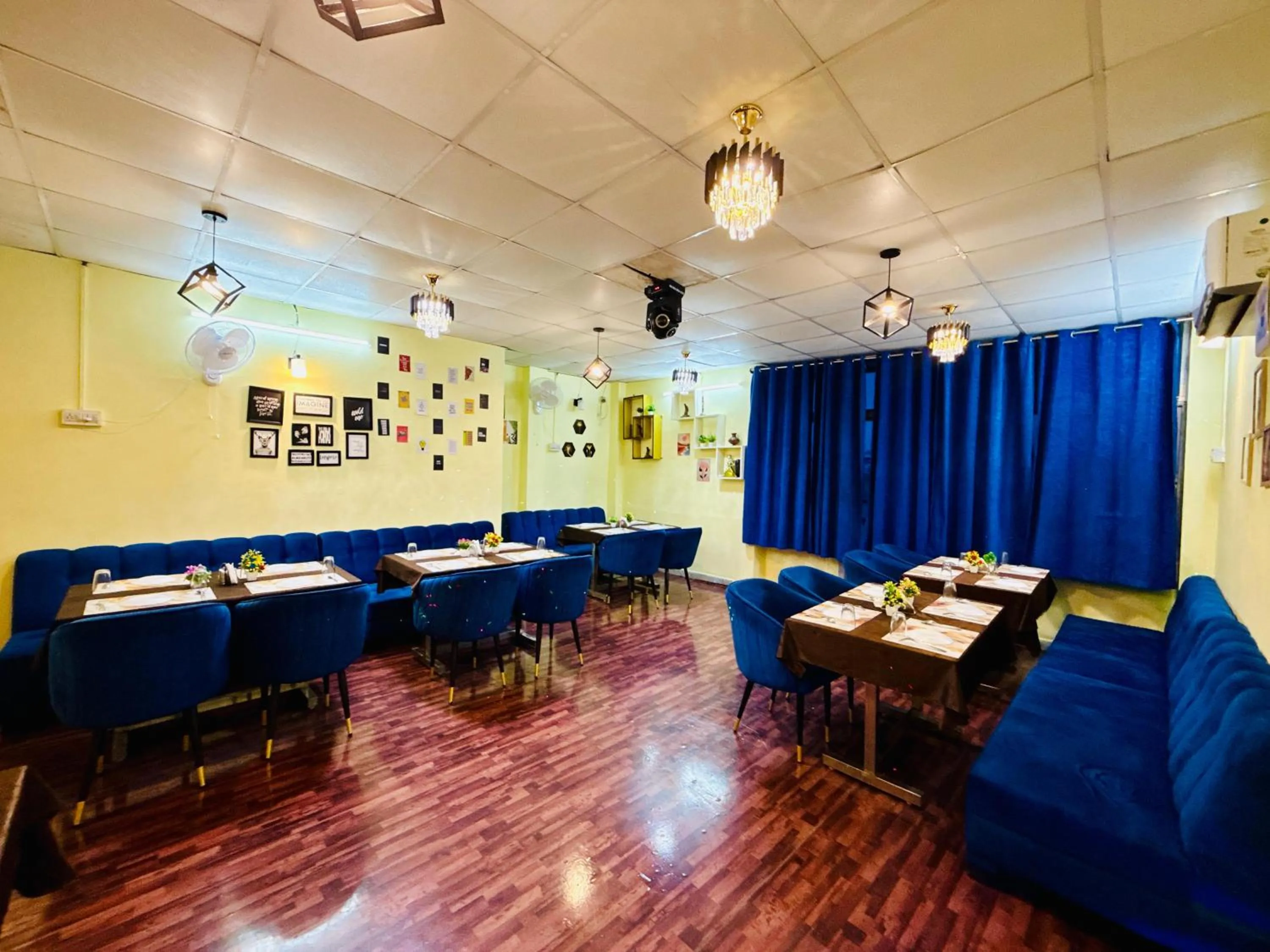 Restaurant/places to eat in The ARL Hotels & Banquets