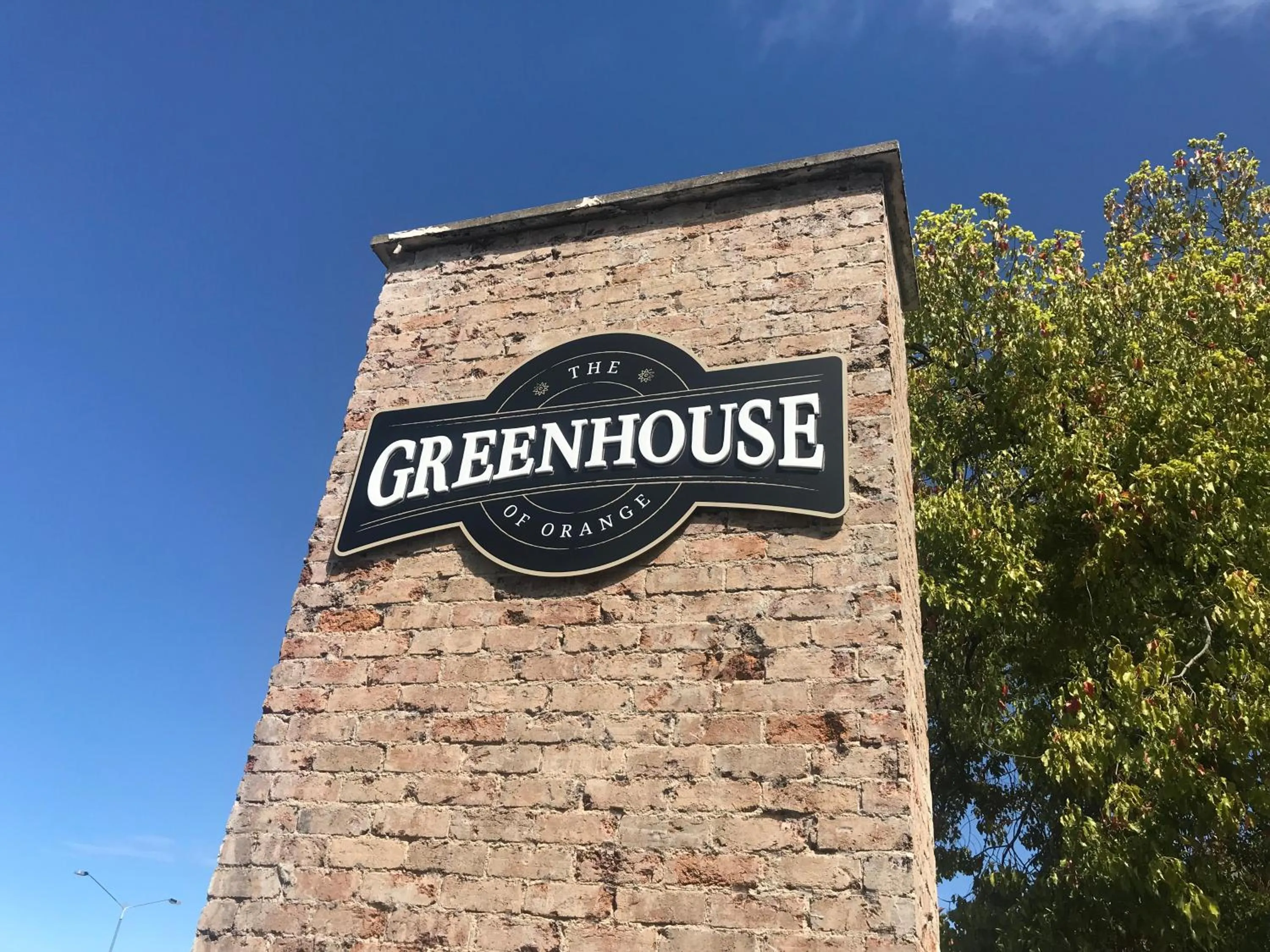 Restaurant/places to eat in Mercure Orange