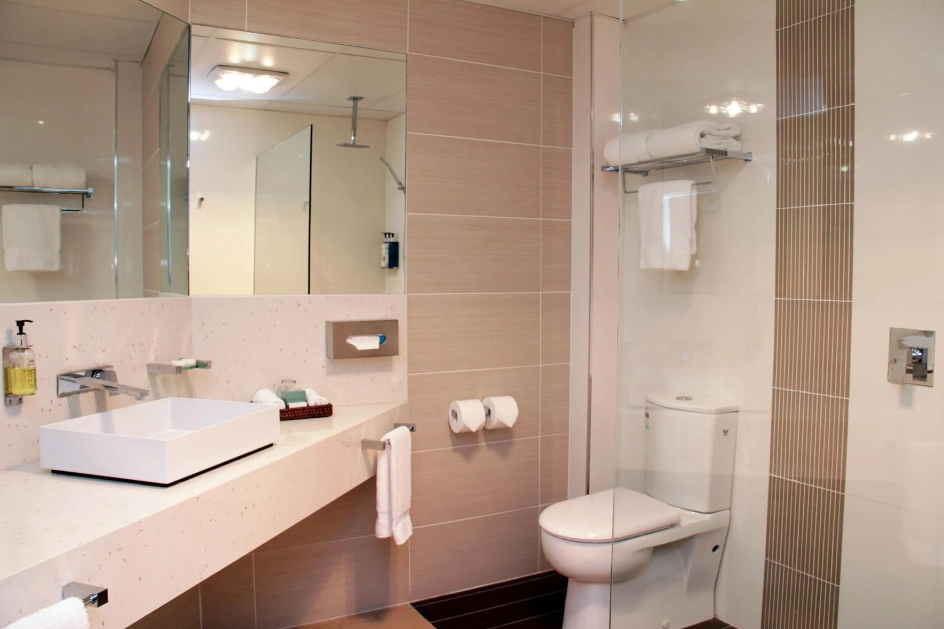 Shower in Mercure Orange