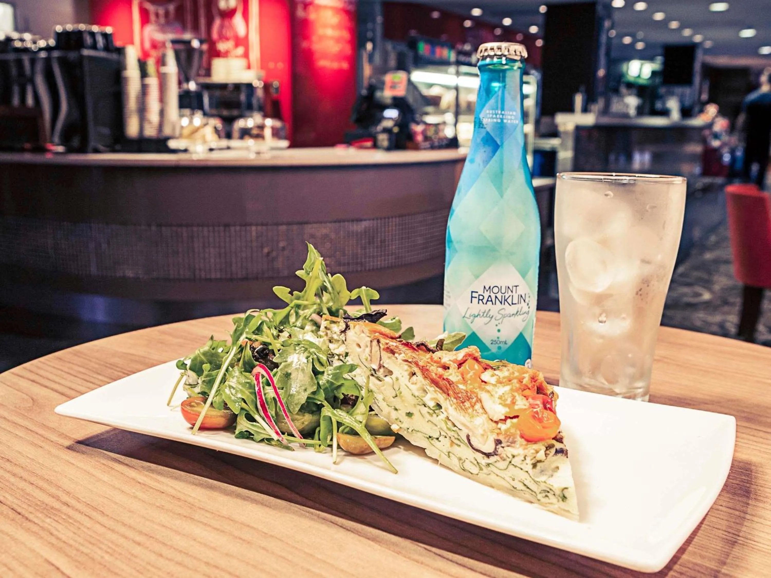 Lounge or bar in Mercure Orange