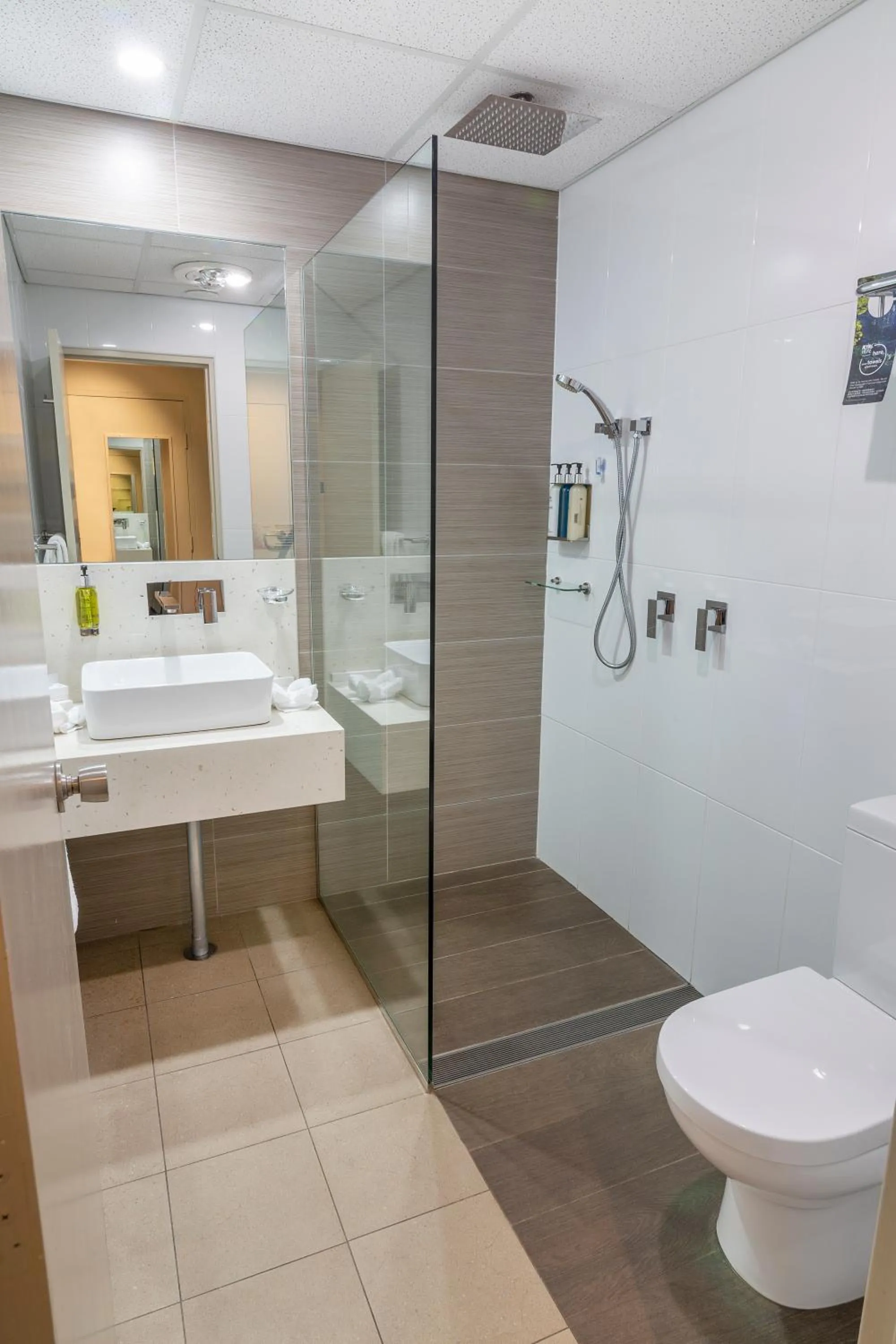 Bathroom in Mercure Orange