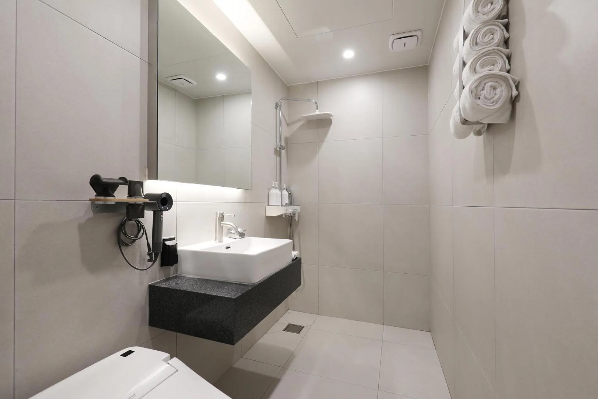 Hound Hotel Asan Terminal