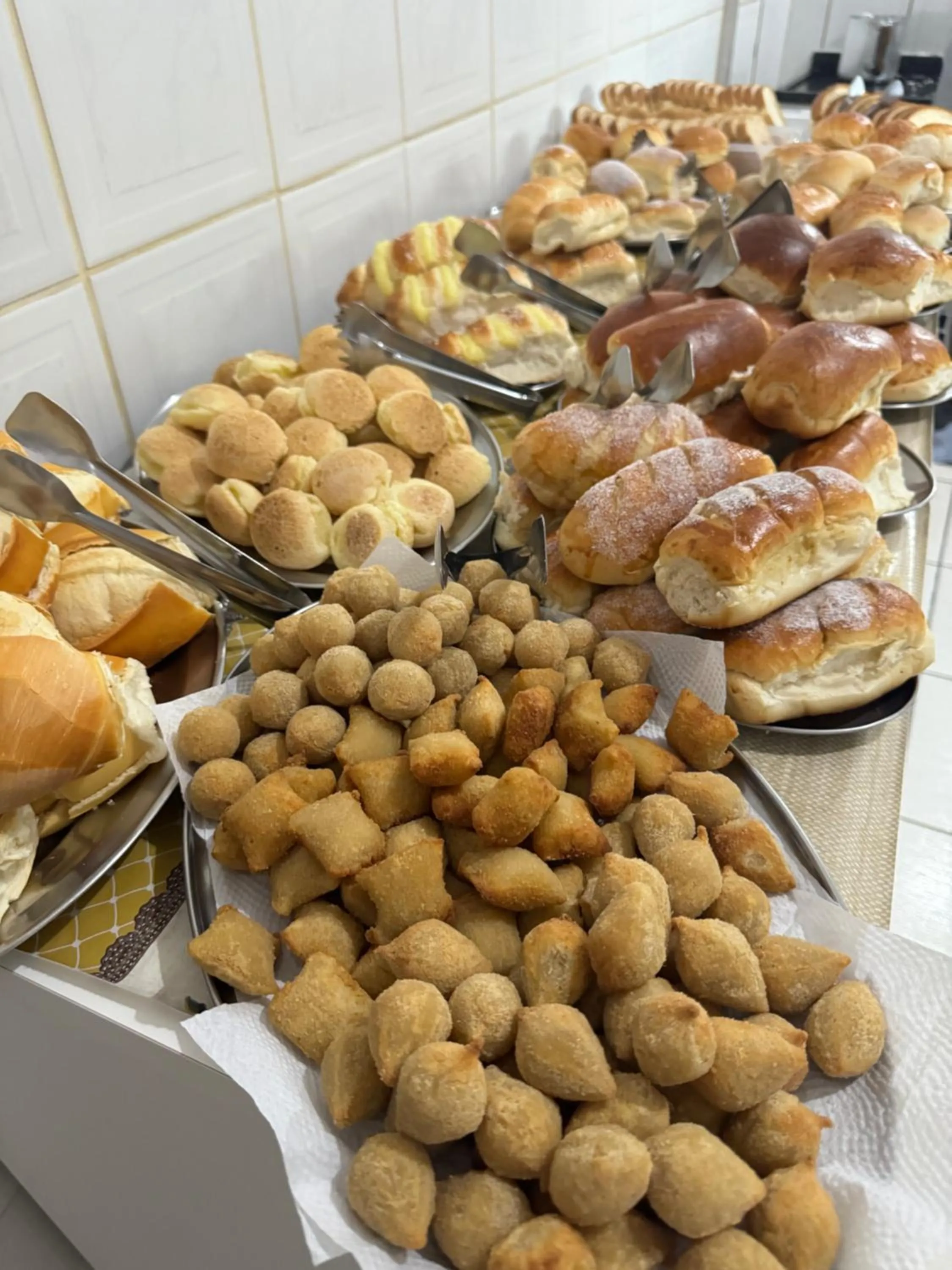 Buffet breakfast in Pousada Rabake