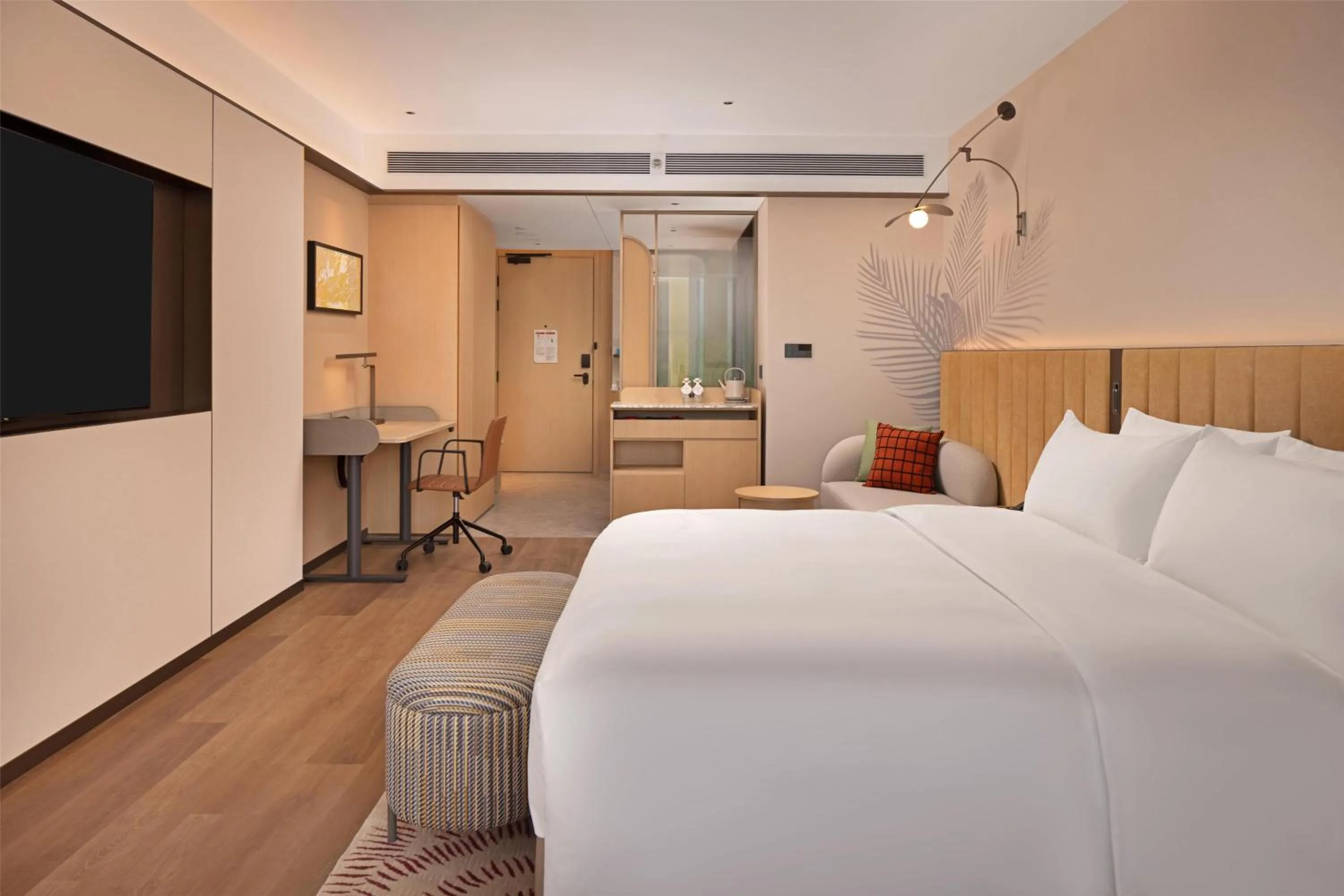 Living room, Bed in Hilton Garden Inn Shaoguan Furong New Town