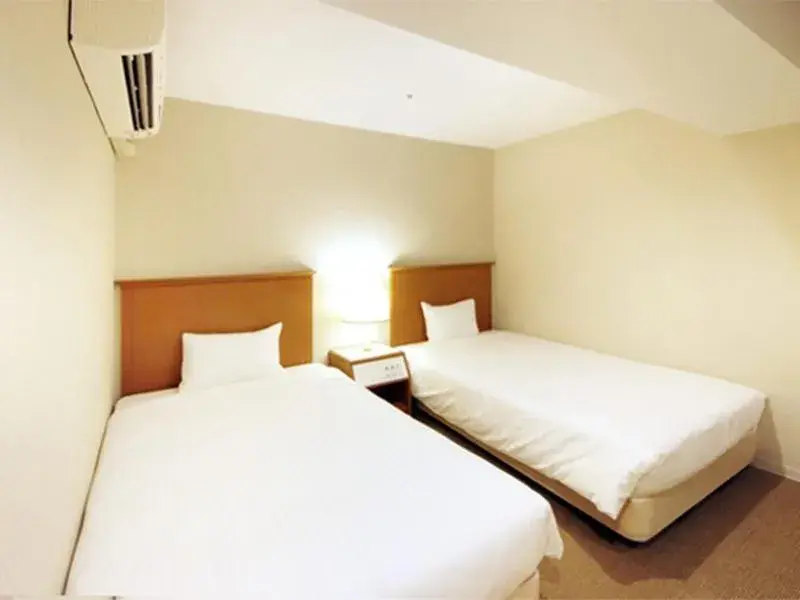 Twin Room with Shower in Quintessa Hotel Akita Twin Room with Shower in Quintessa Hotel Akita