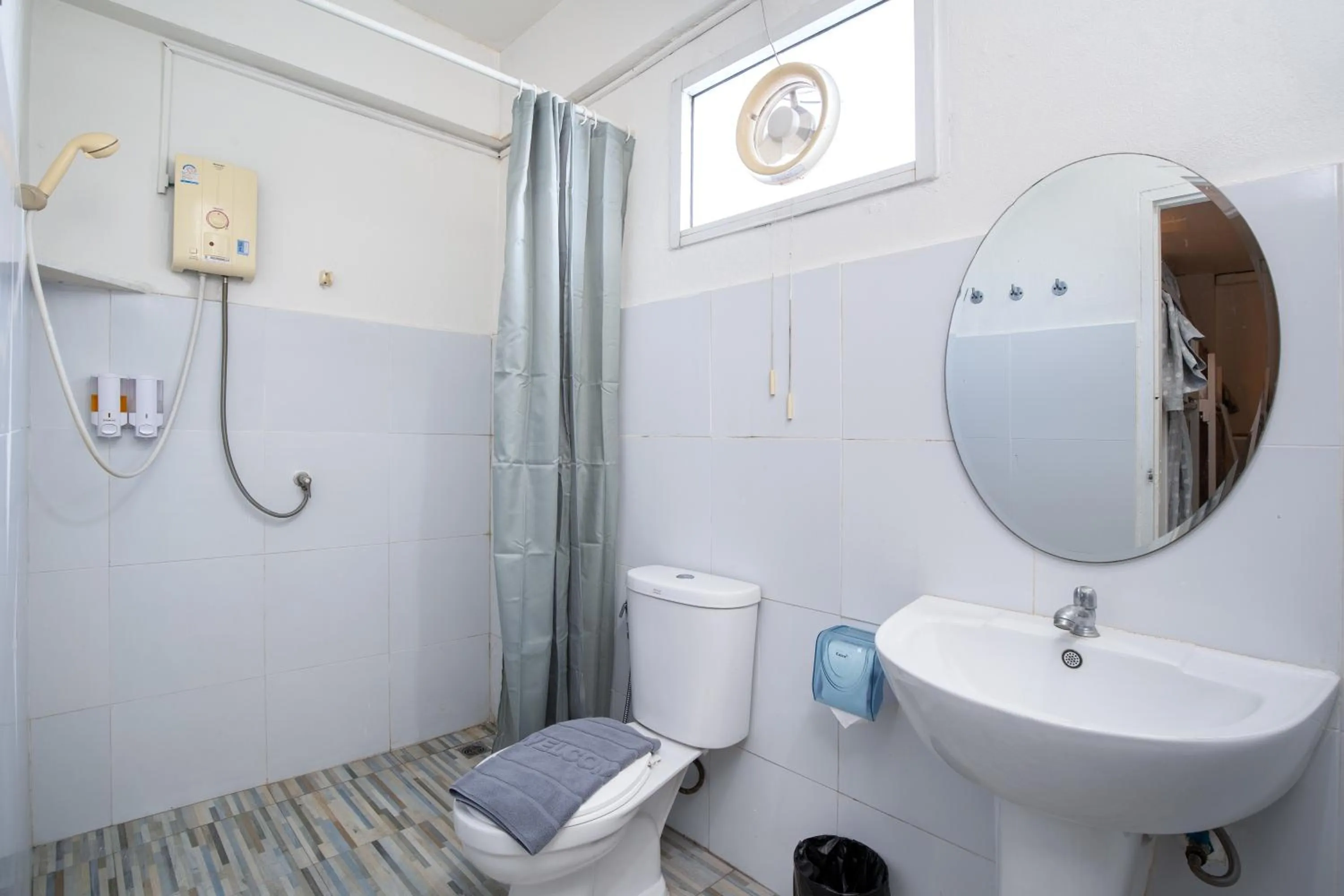 Bathroom in Take a Rest Donmueang