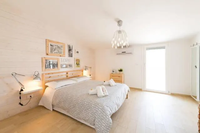 Photo of the whole room, Bed in Like At Home B&B