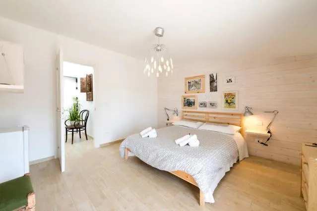 Photo of the whole room, Bed in Like At Home B&B