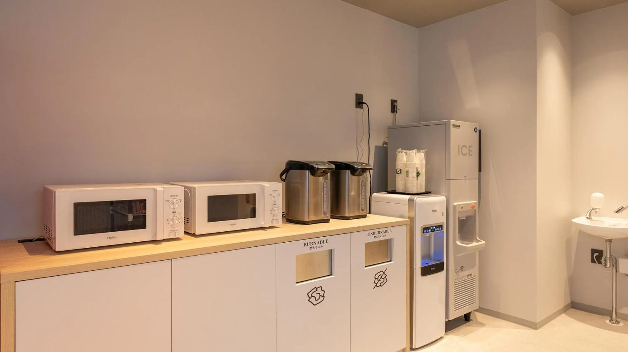 Communal lounge/ TV room in Quintessa Hotel Fukuoka watanabedori Comic&Books