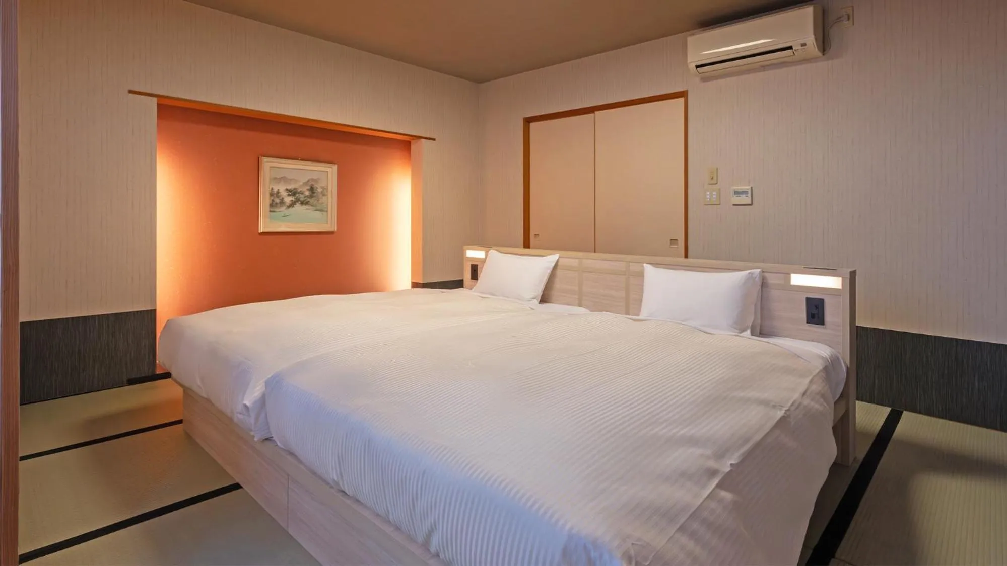 Bedroom, Bed in Quintessa Hotel Fukuoka watanabedori Comic&Books