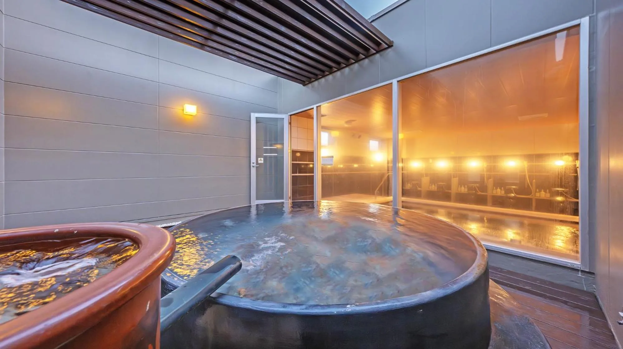 Open Air Bath in Quintessa Hotel Fukuoka watanabedori Comic&Books