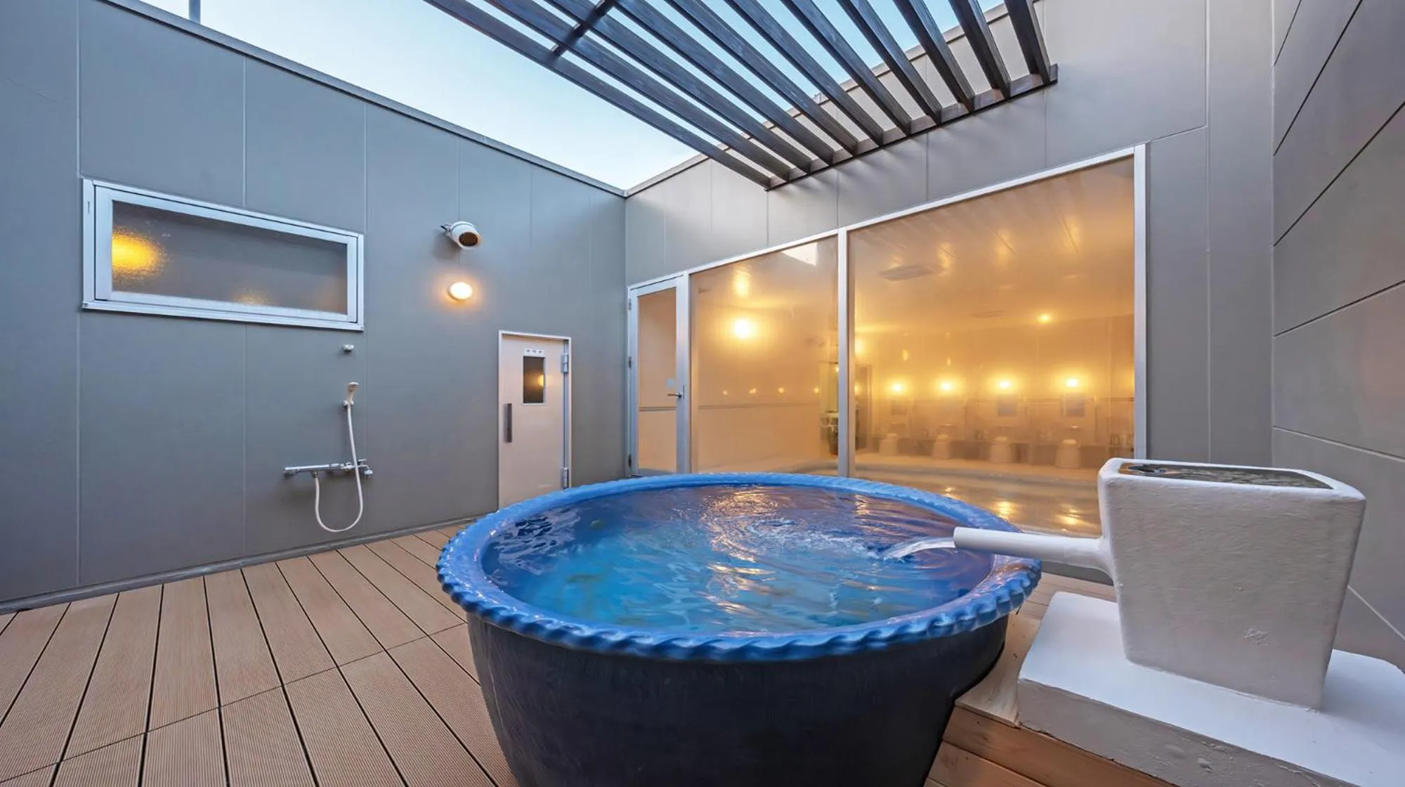 Open Air Bath in Quintessa Hotel Fukuoka watanabedori Comic&Books