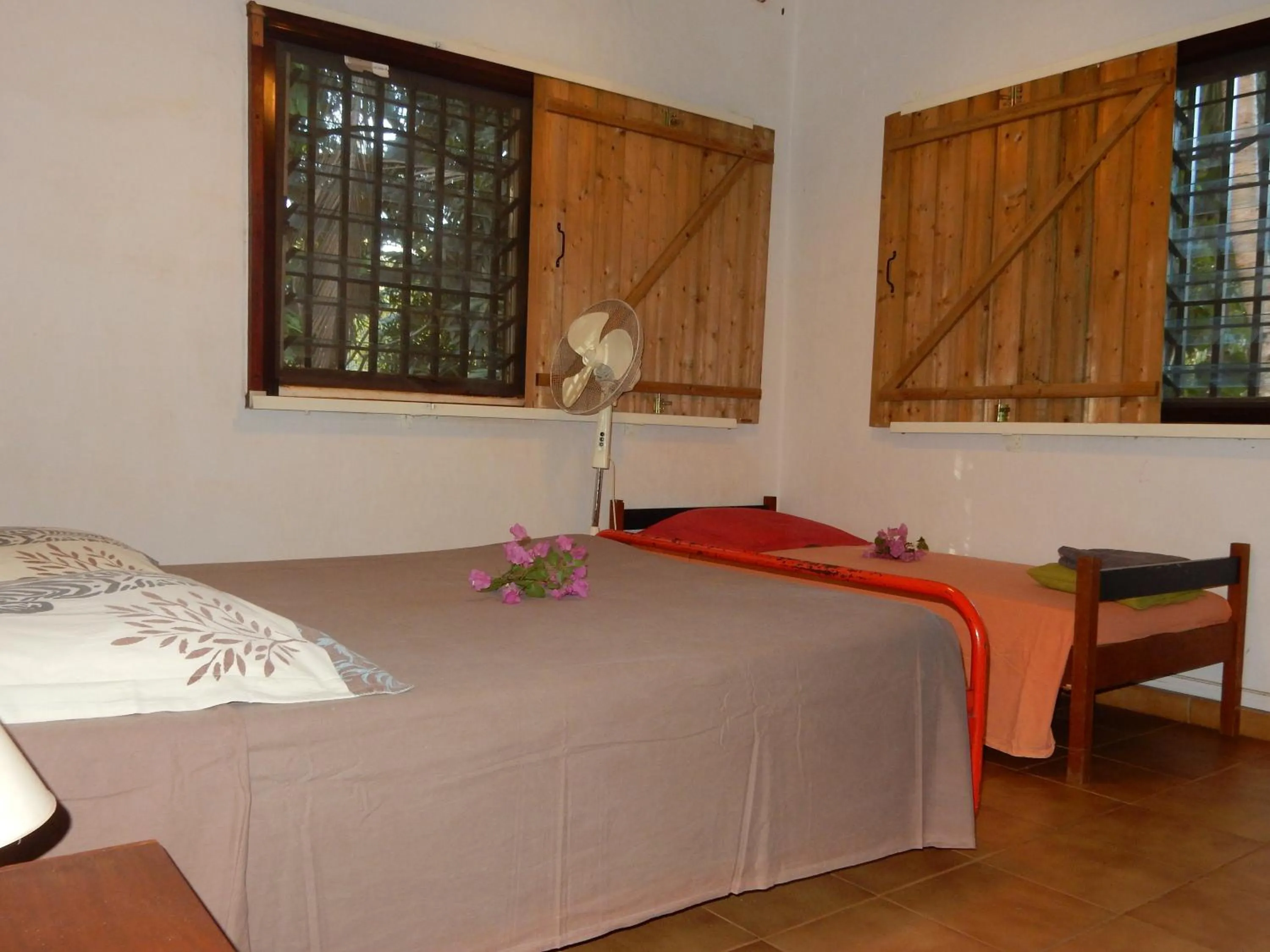 Photo of the whole room, Bed in Sarl Mayoume