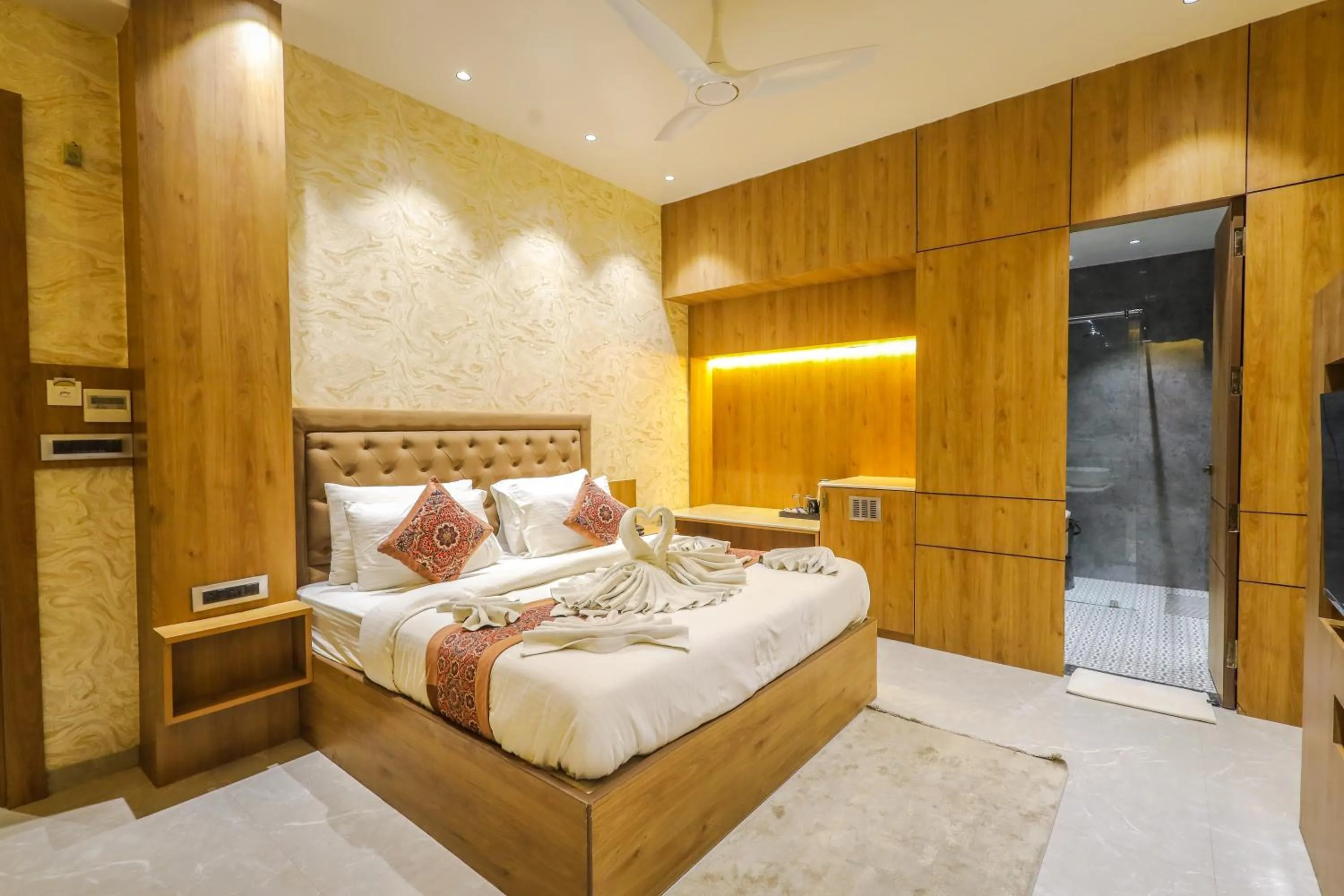 Bed in Shri Damodar Dham