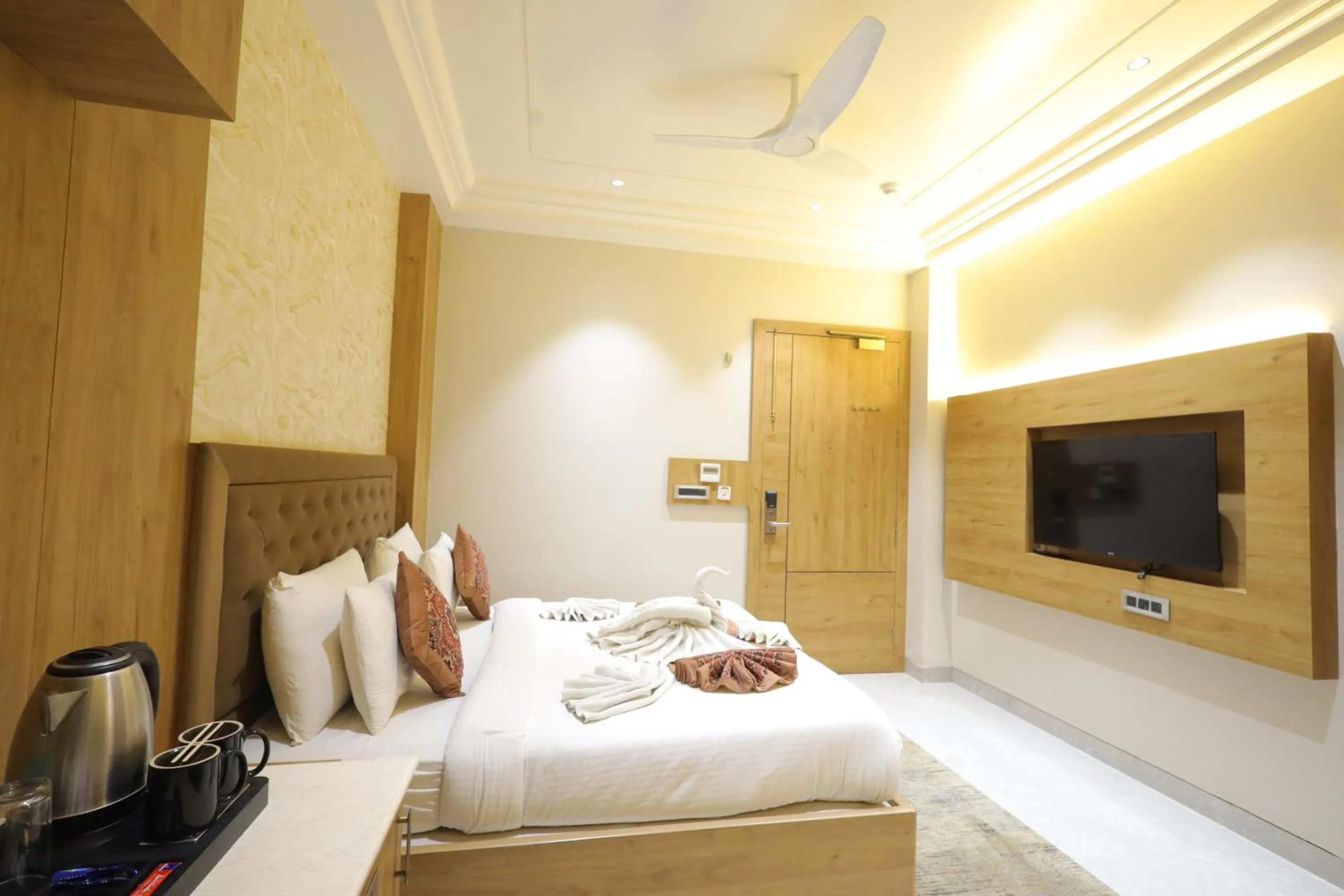 Bedroom, Bed in Shri Damodar Dham