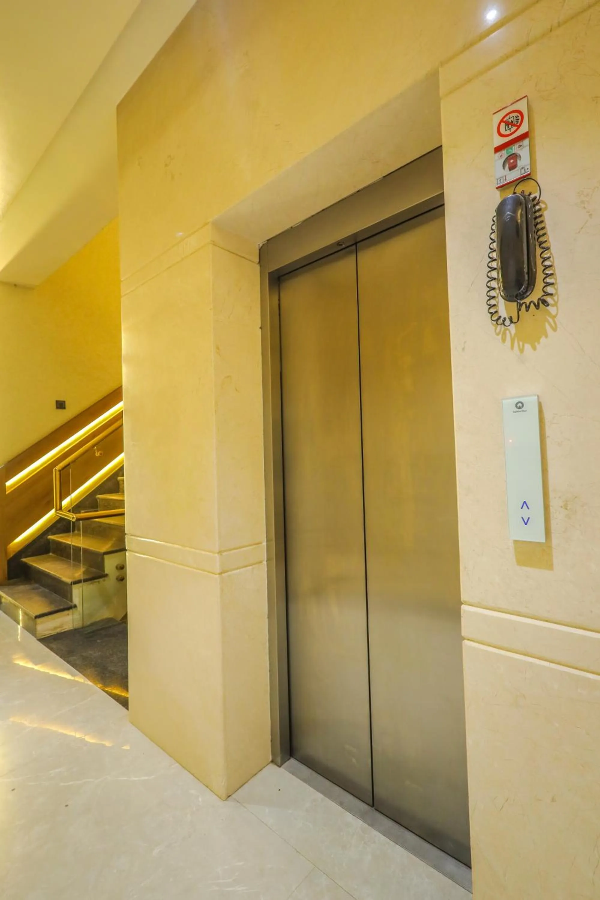 elevator in Shri Damodar Dham