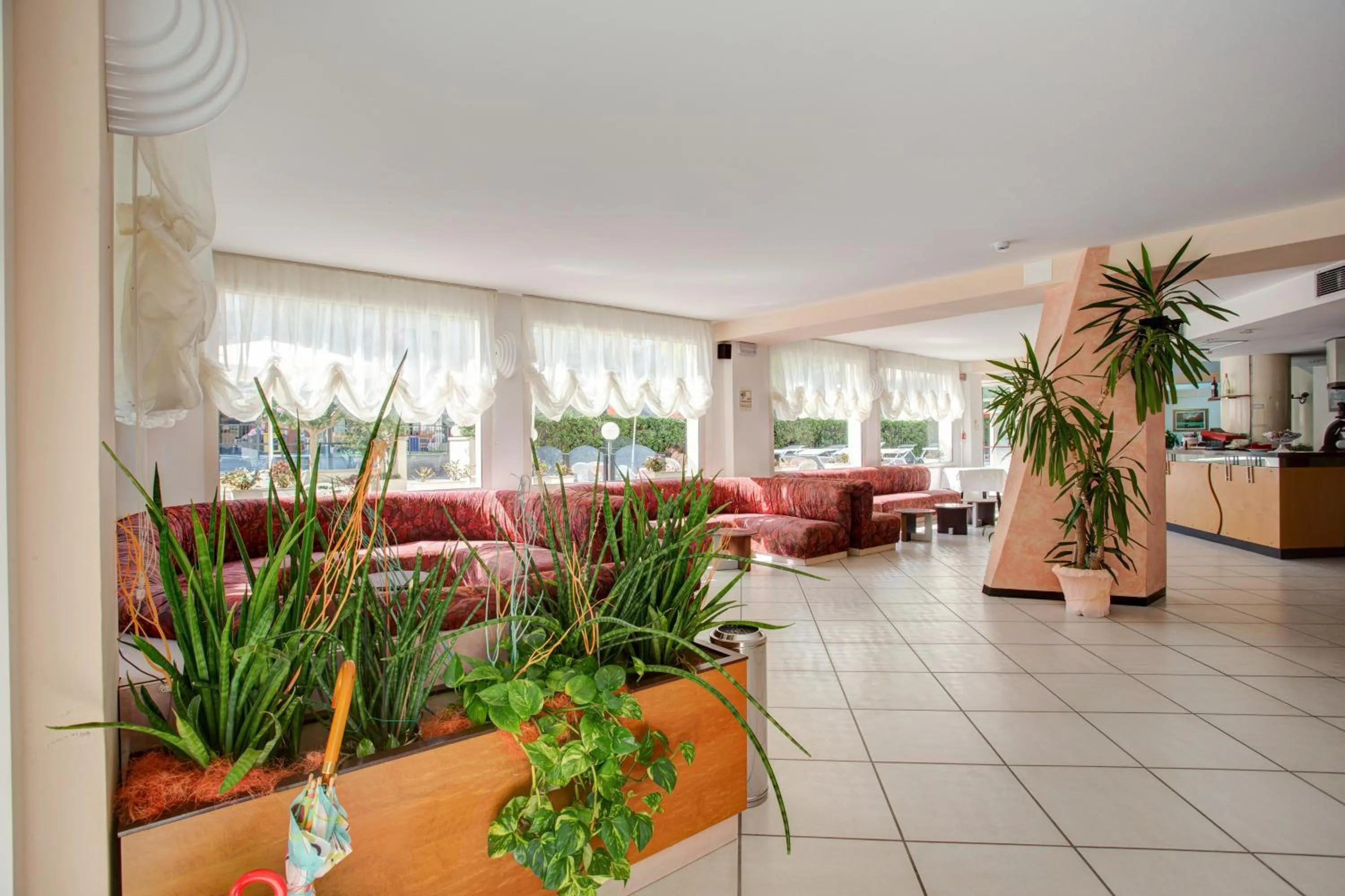 Communal lounge/ TV room in Hotel Everest