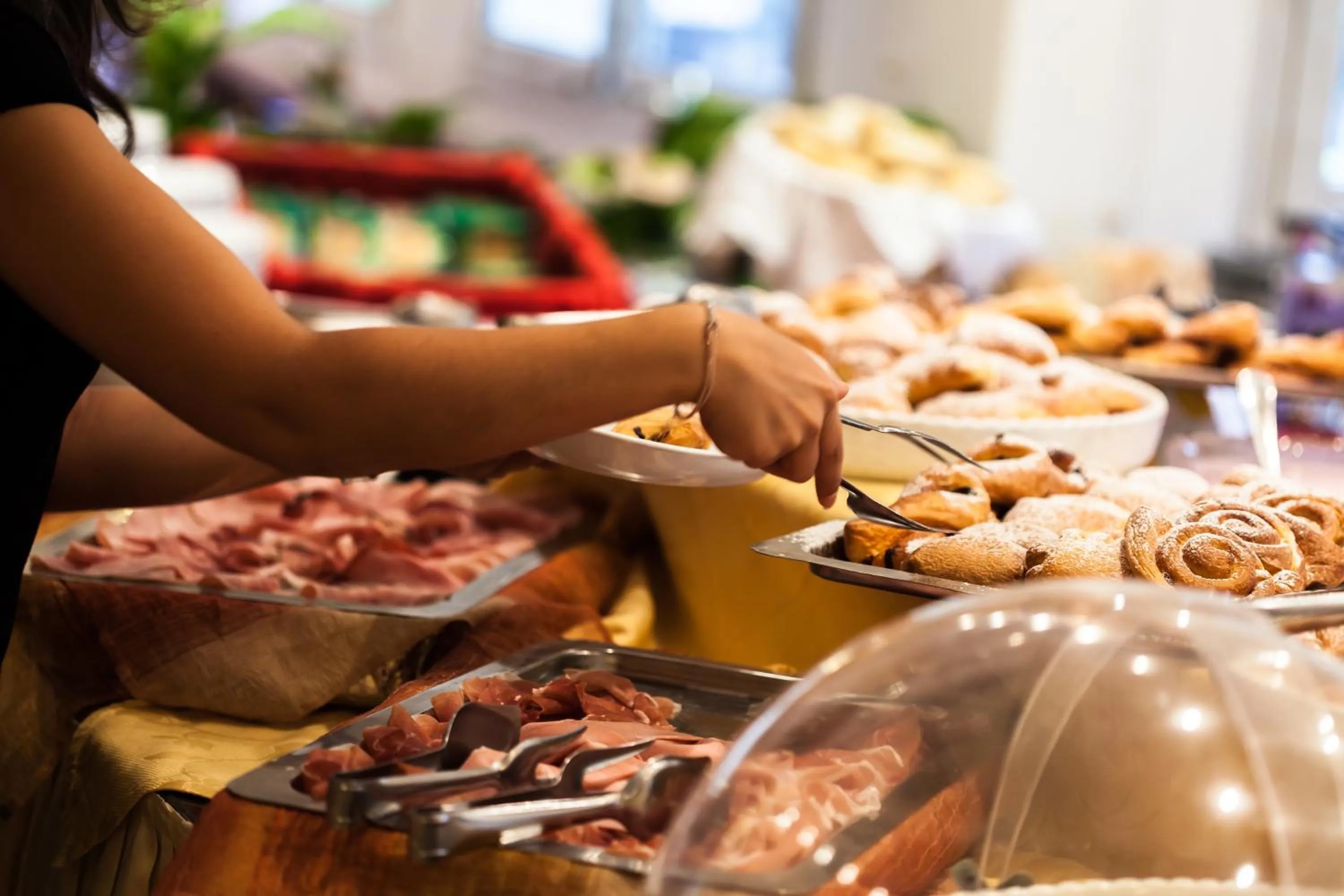 Continental breakfast in Hotel Everest