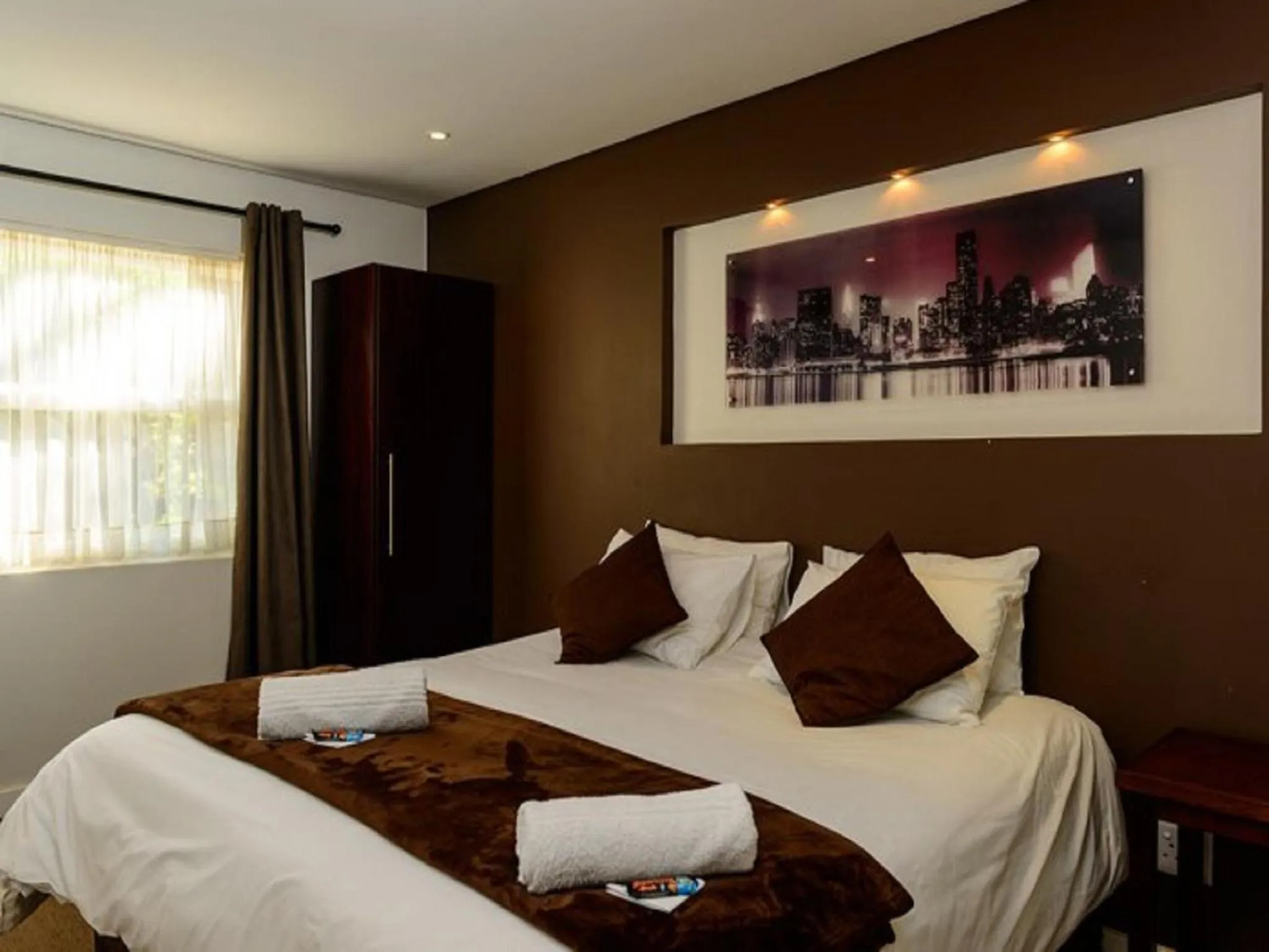 Bed in Biggy Best Boutique Hotel & Self Catering Cottages