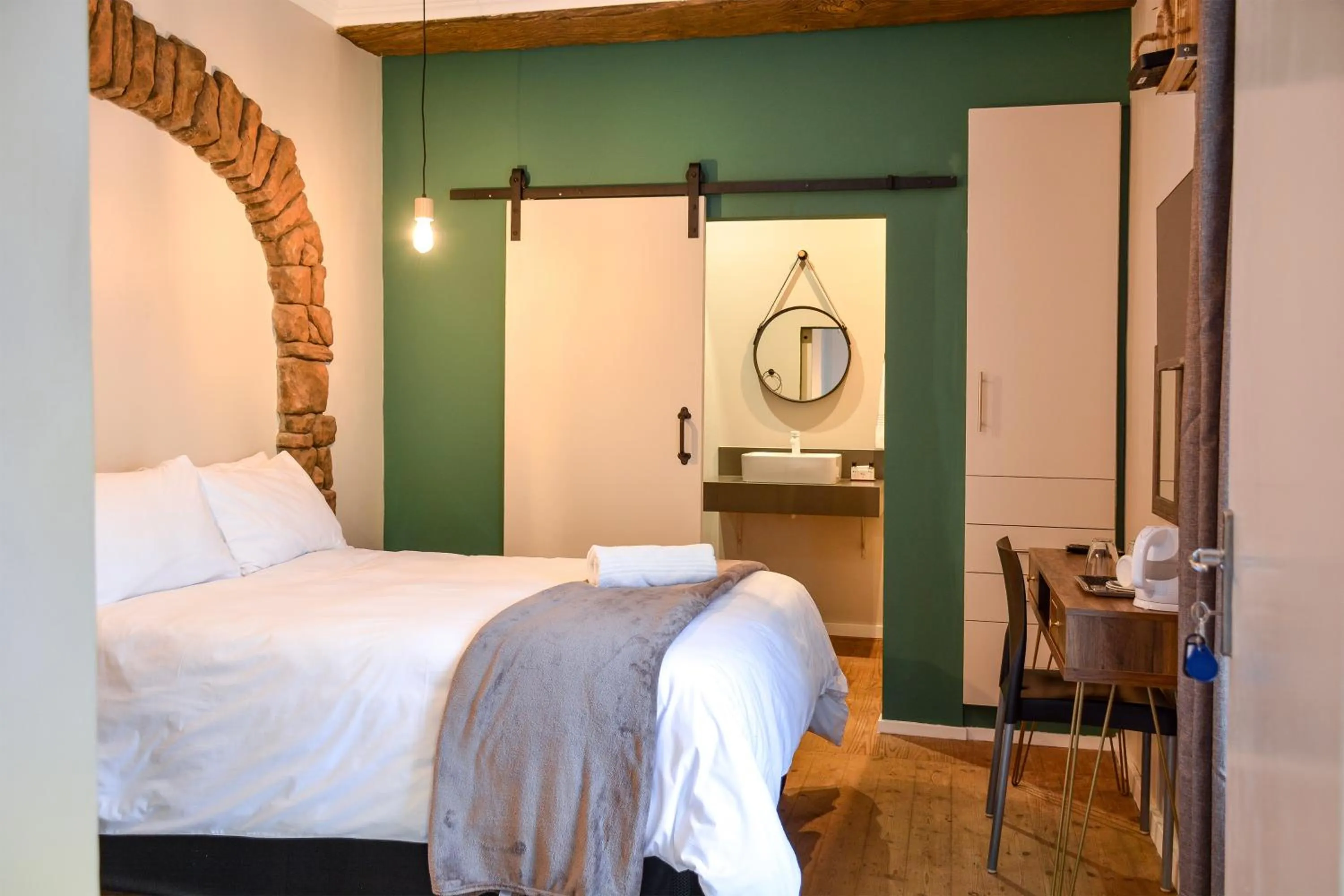 Bed in Biggy Best Boutique Hotel & Self Catering Cottages