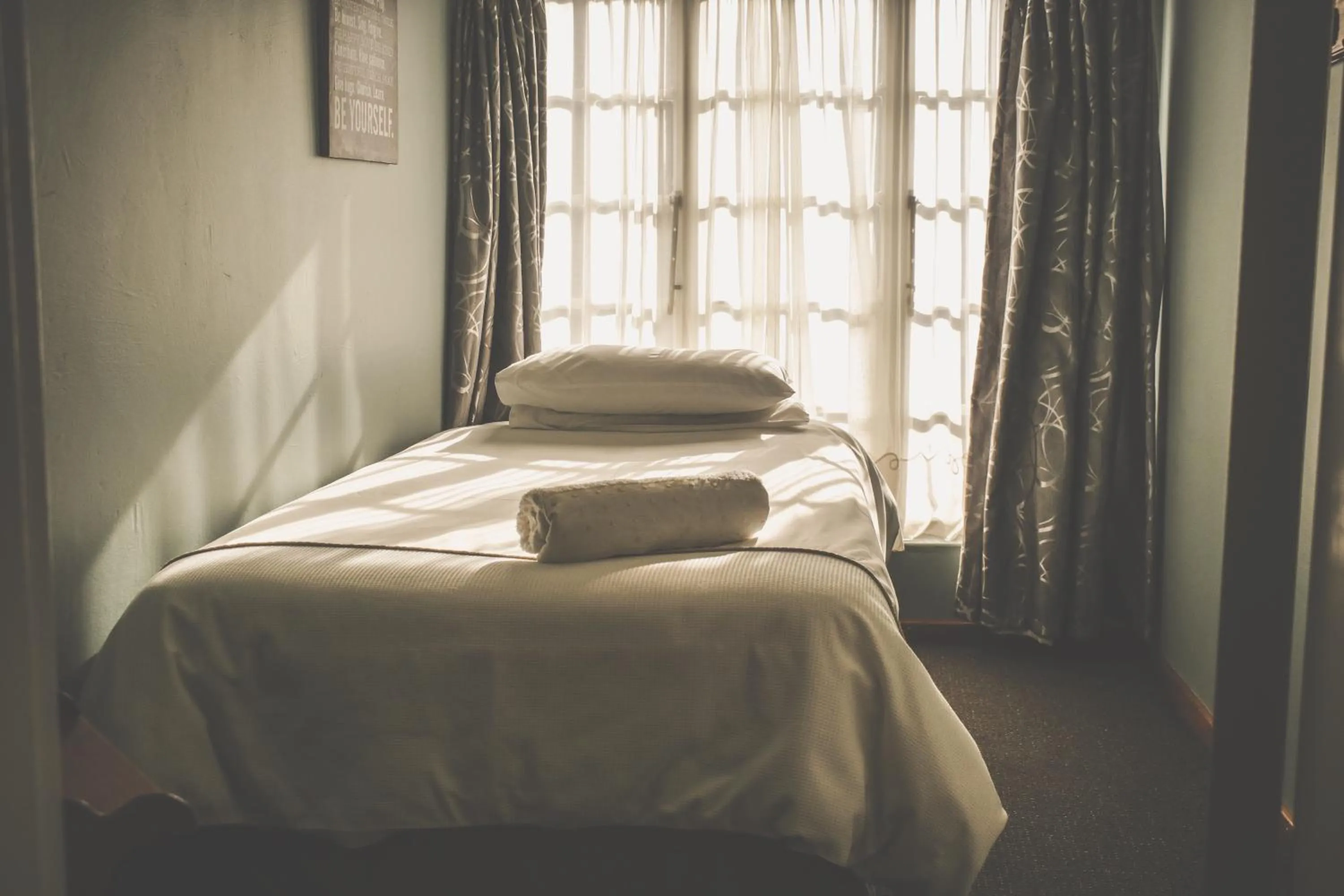 Bed in Biggy Best Boutique Hotel & Self Catering Cottages