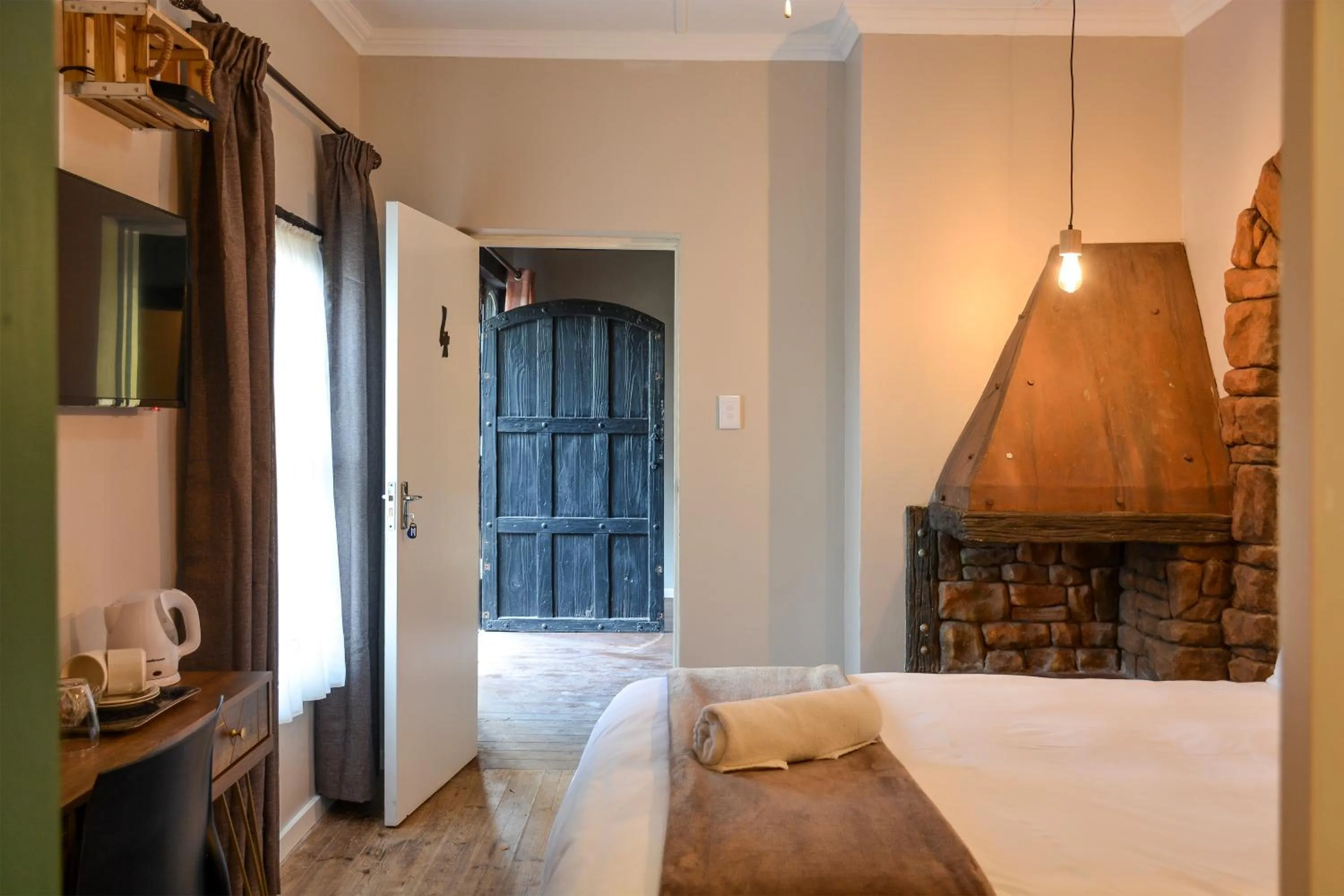 Bed in Biggy Best Boutique Hotel & Self Catering Cottages