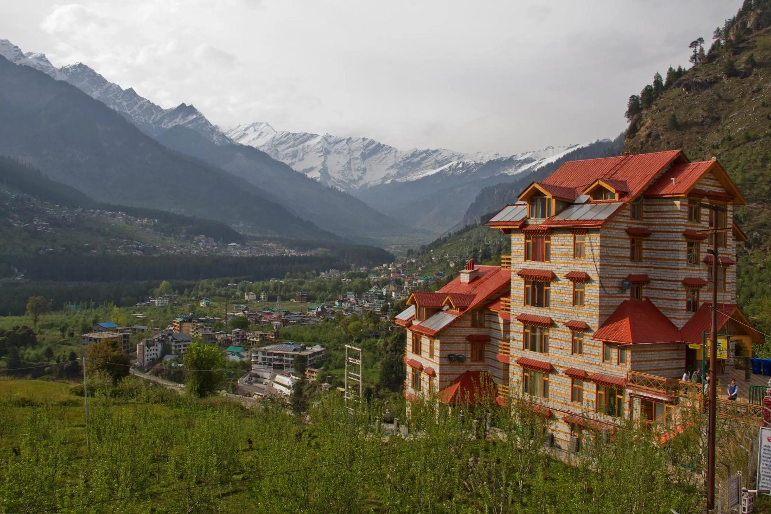 Foghills Cottages Manali