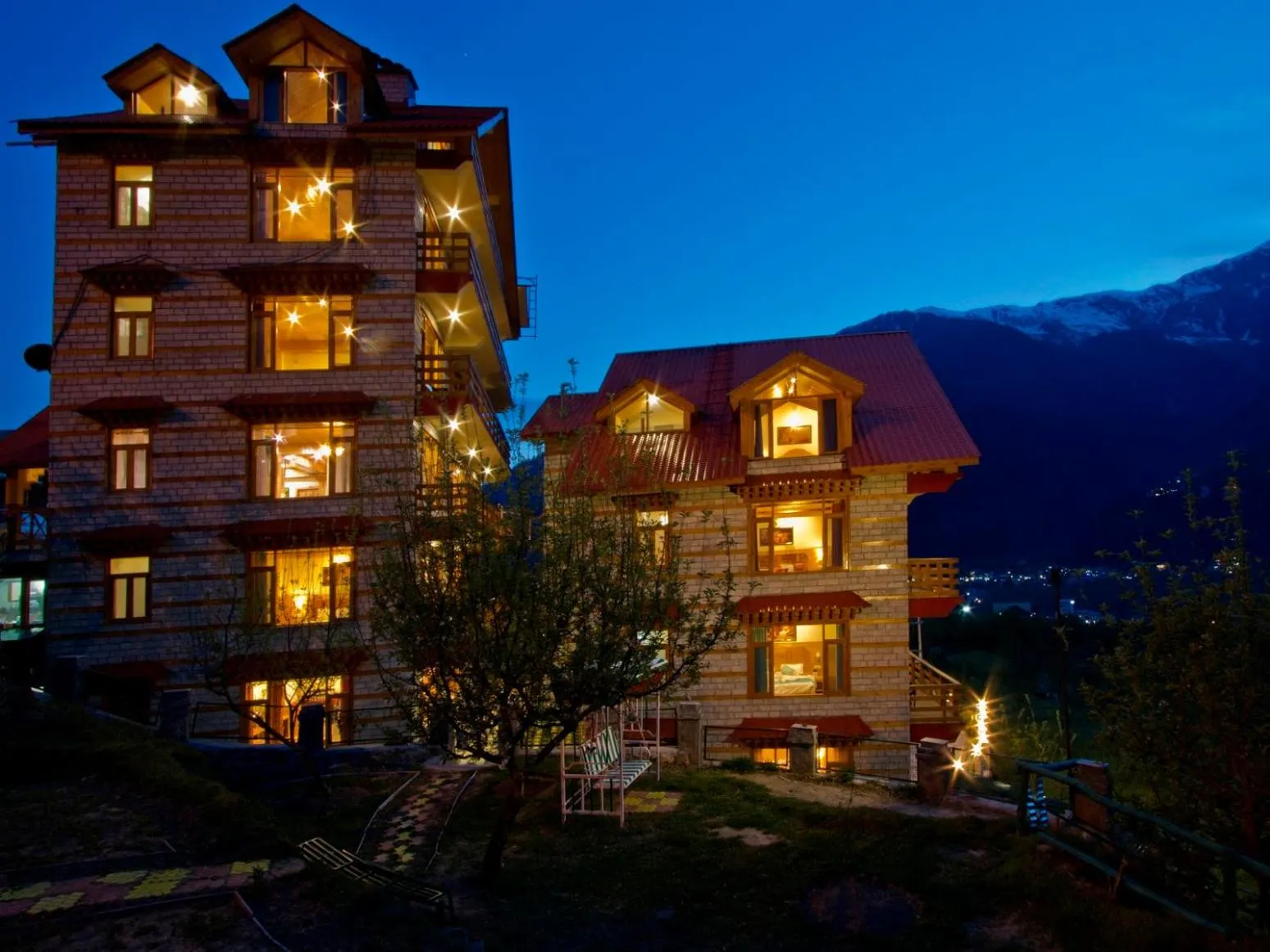 Foghills Cottages Manali