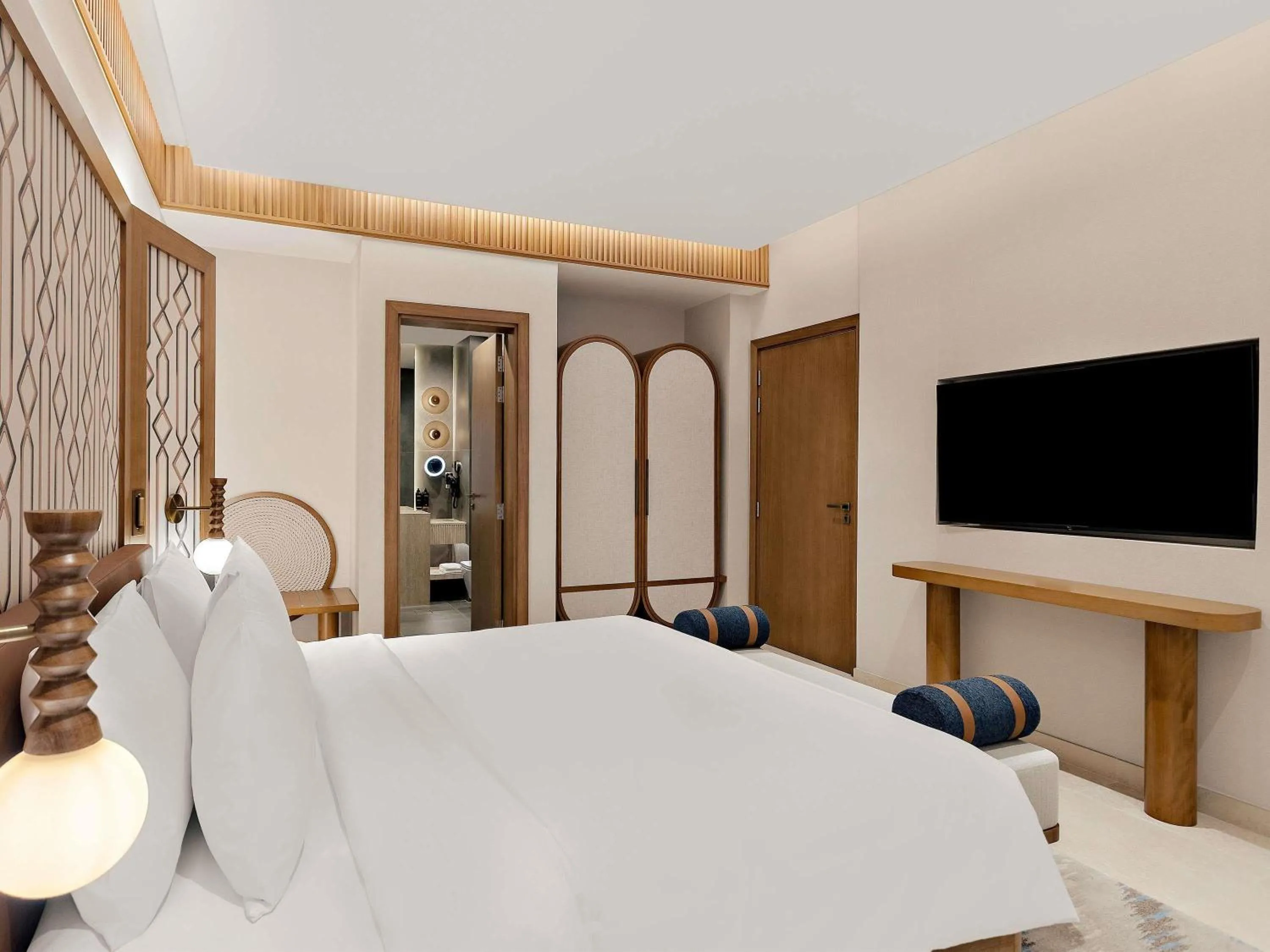 Bedroom, Bed in Mercure Abu Dhabi Downtown