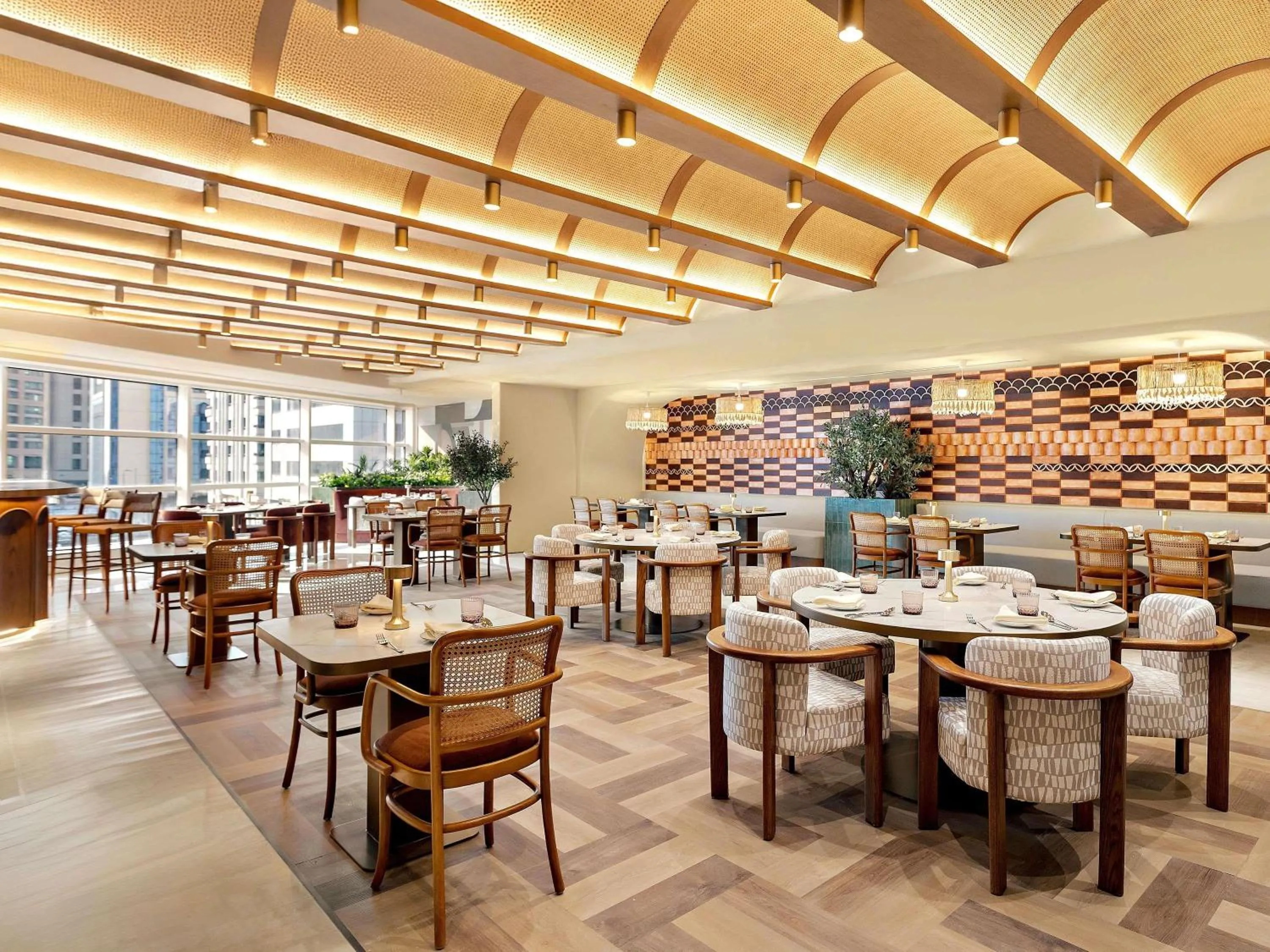 Restaurant/places to eat in Mercure Abu Dhabi Downtown