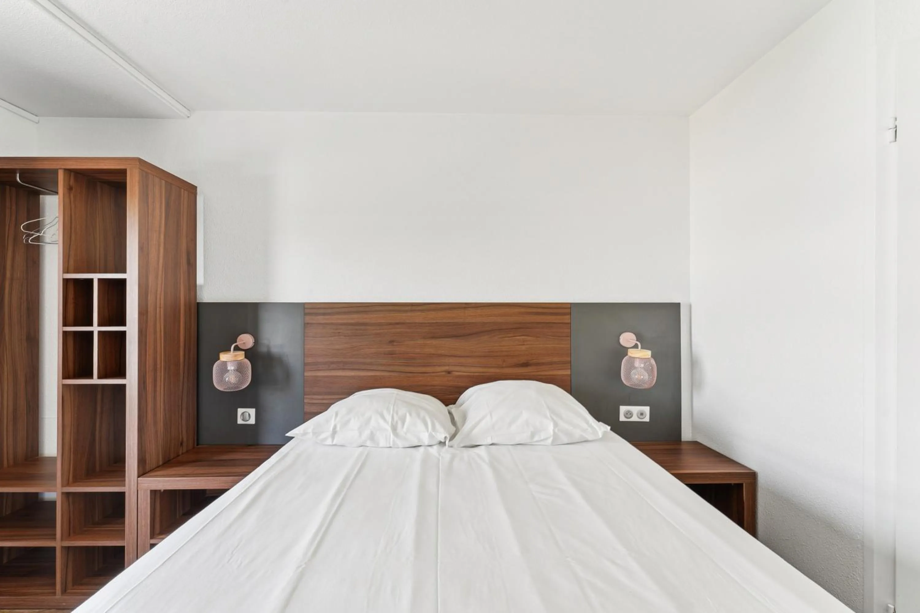 Photo of the whole room, Bed in Hôtel Akena Pierrelaye