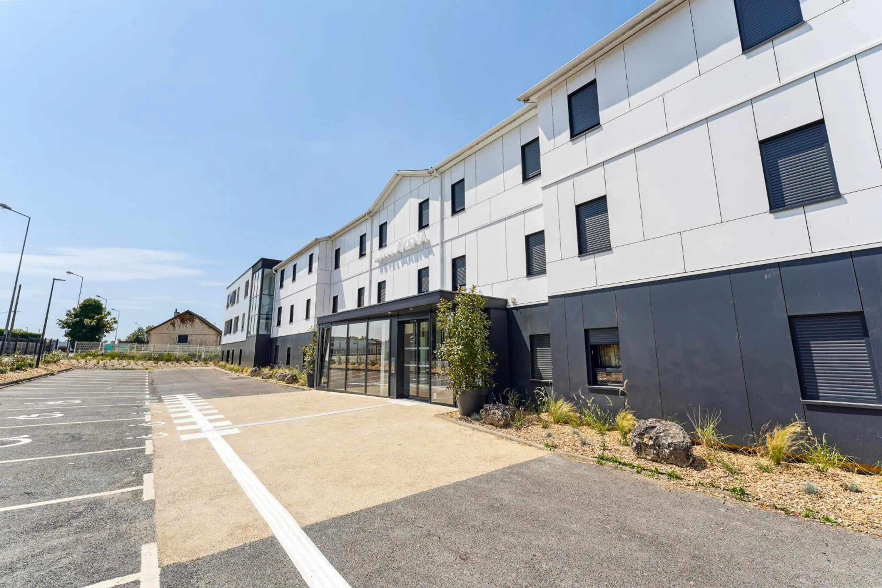 Property building in Hôtel Akena Pierrelaye
