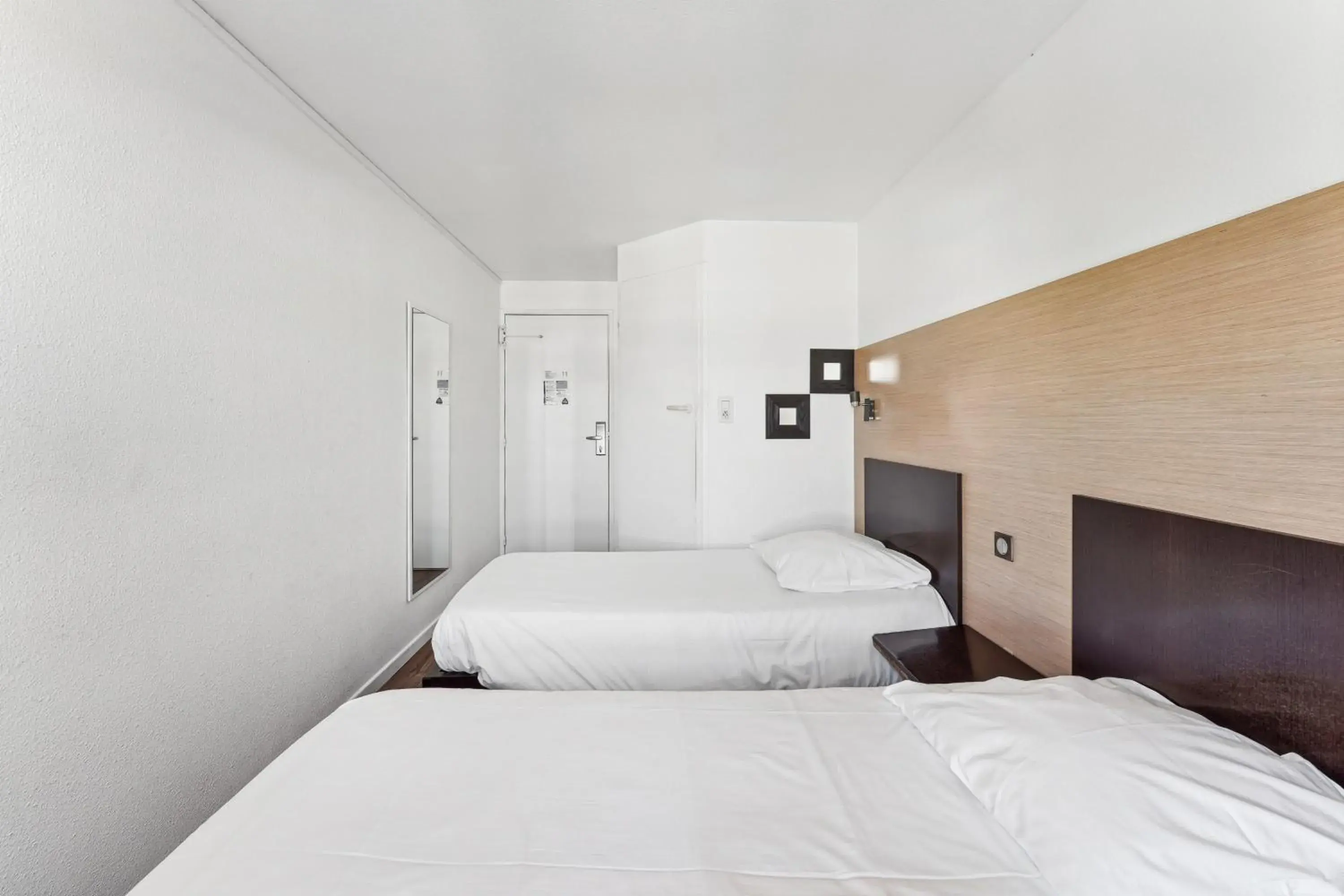 Twin Room in Hôtel Akena Pierrelaye Twin Room in Hôtel Akena Pierrelaye