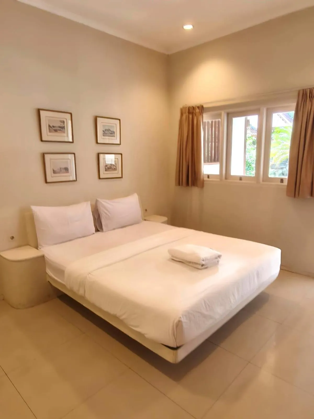 Photo of the whole room, Bed in Si Pitung Village