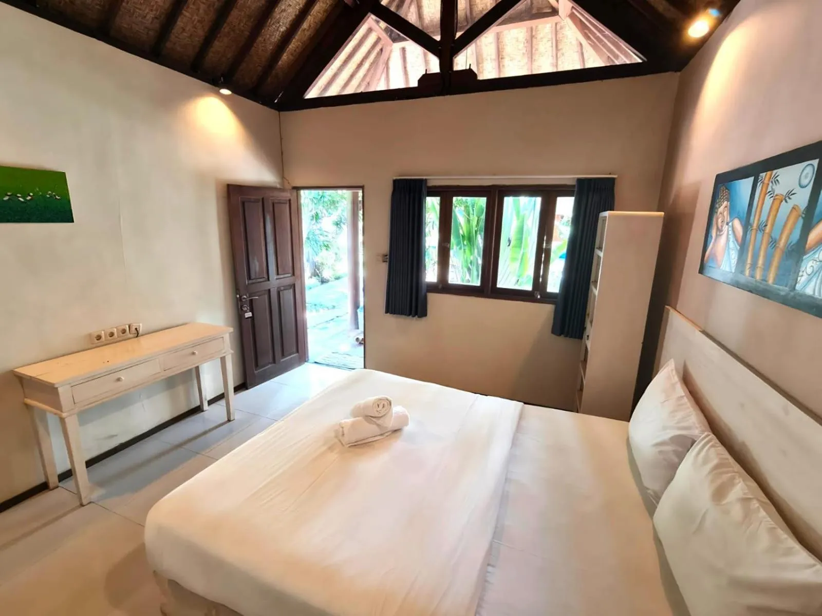 Photo of the whole room, Bed in Si Pitung Village