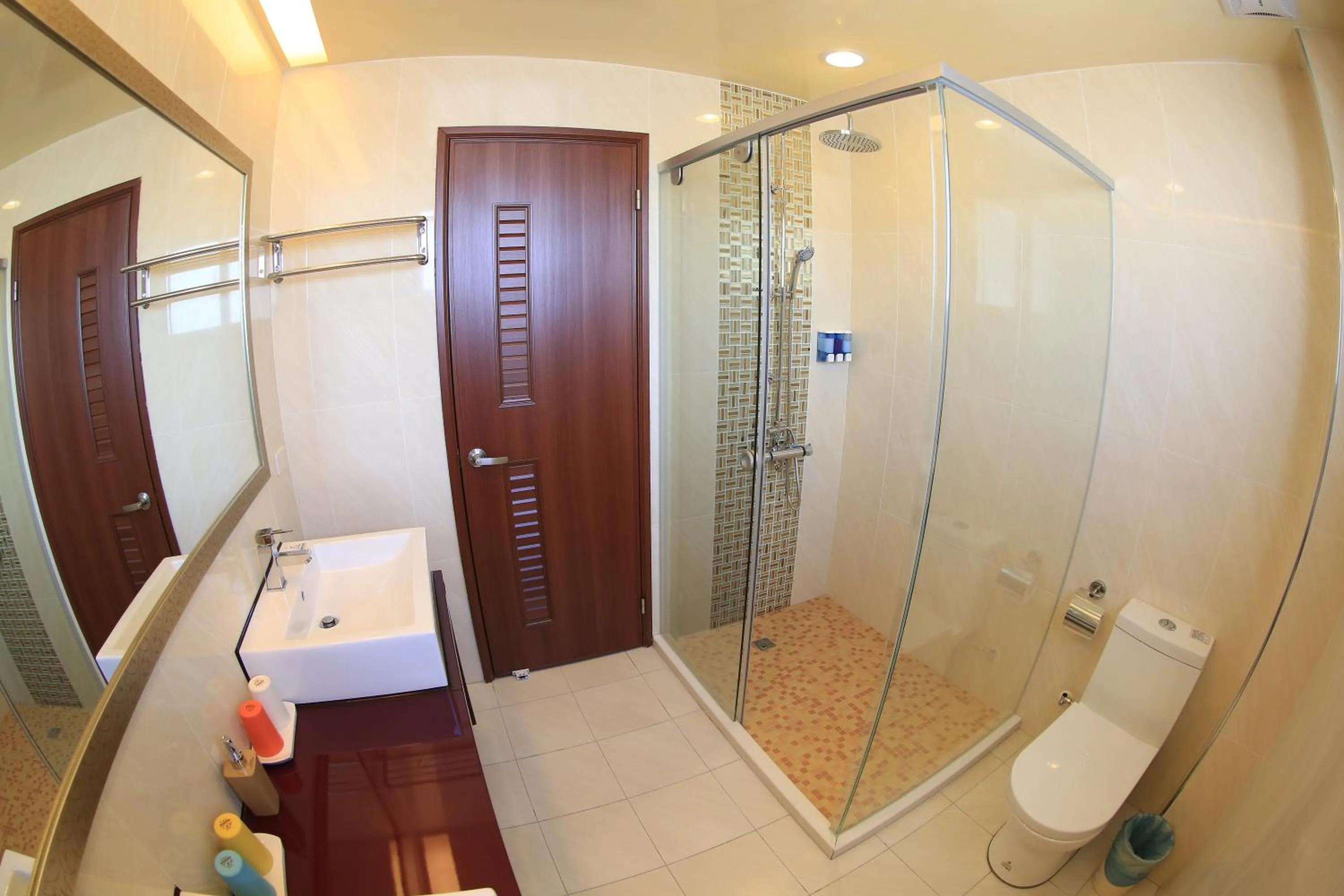 Shower in Luck Bay B&B