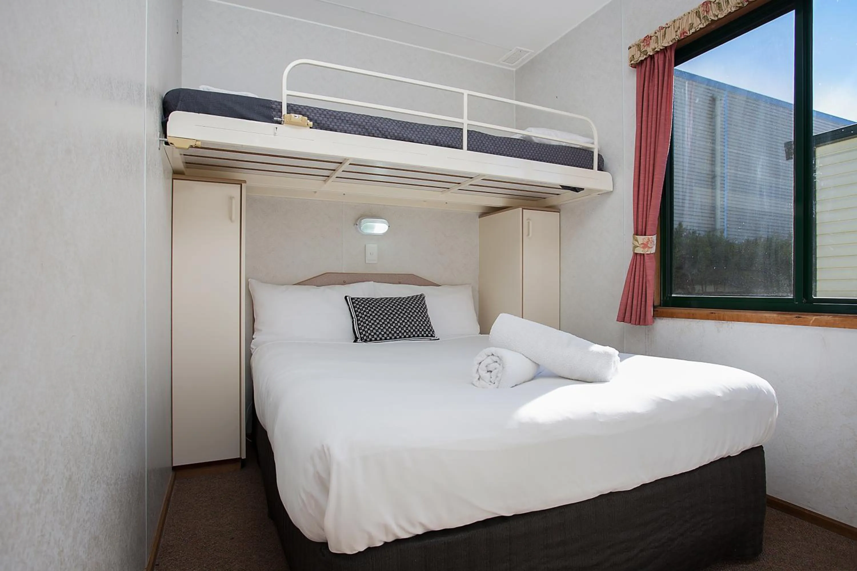 Bedroom, Bed in Hamilton Caravan Park