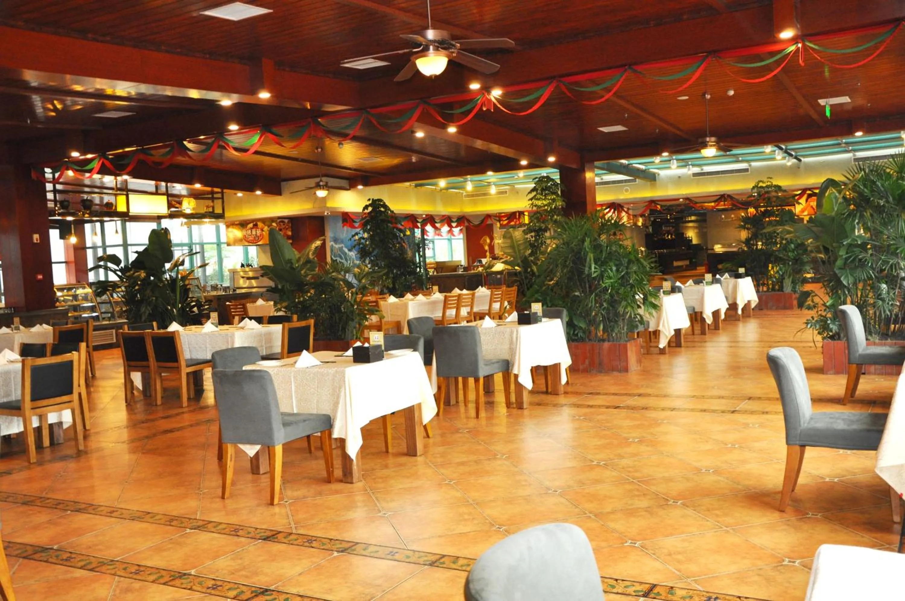 Restaurant/places to eat in Huachen International Hotel