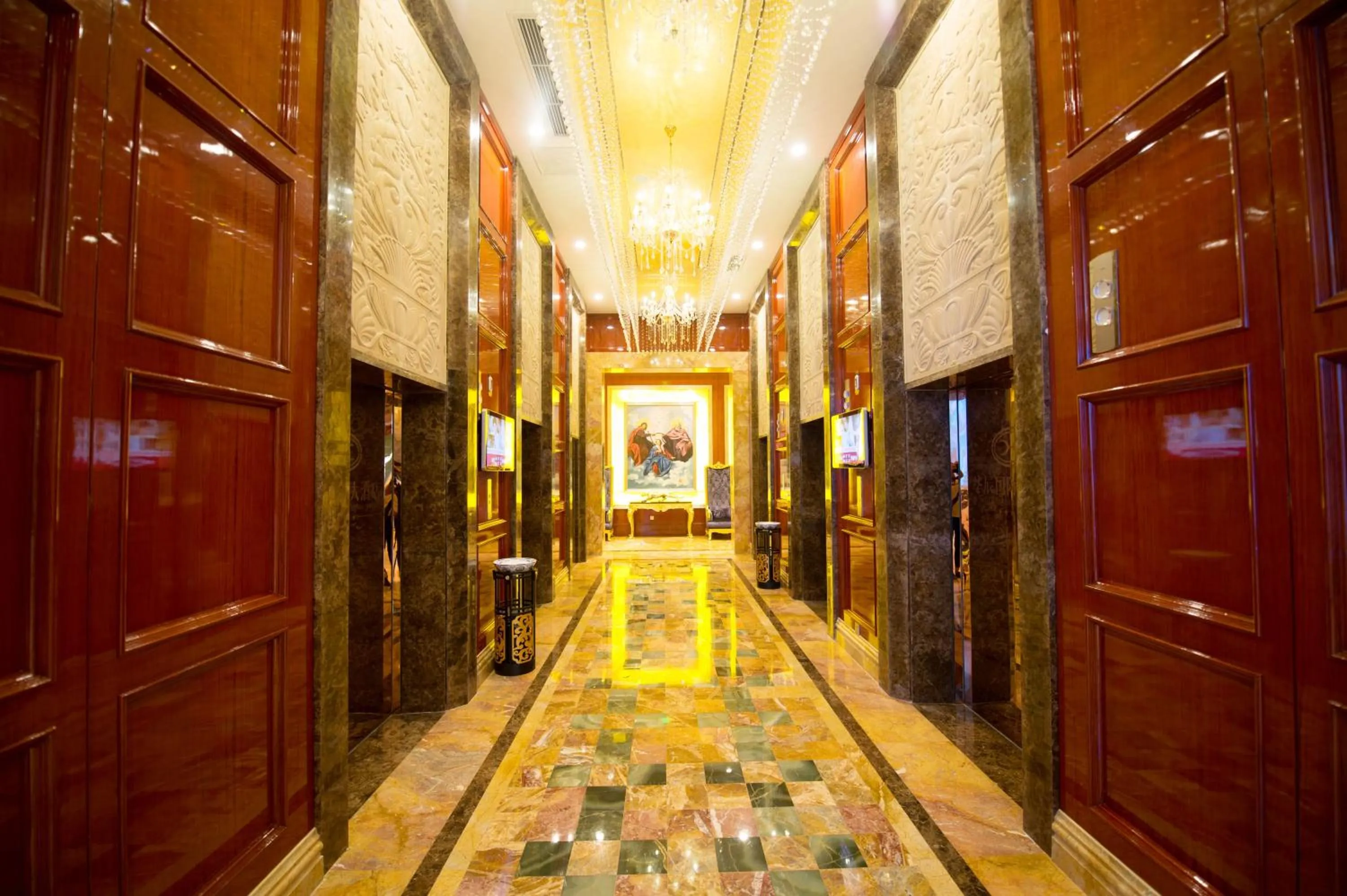 Decorative detail in Huachen International Hotel