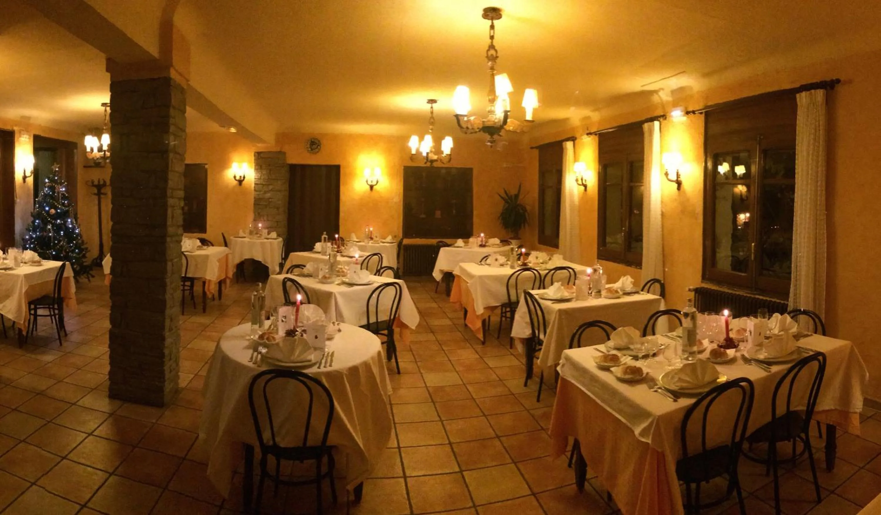 Restaurant/places to eat in Hotel Mirador