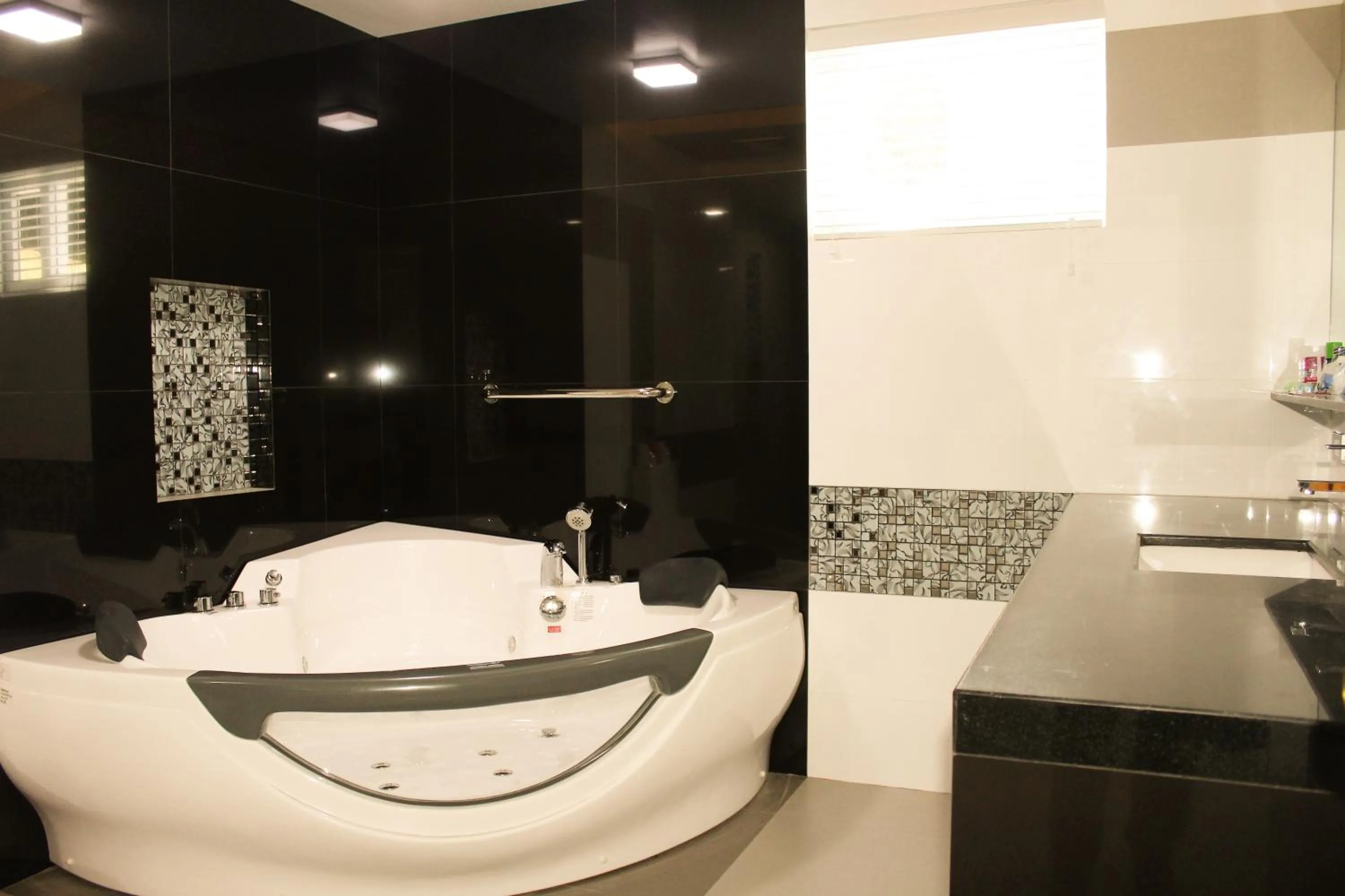 Bathroom in Lalaguna Villas Luxury Dive Resort and Spa