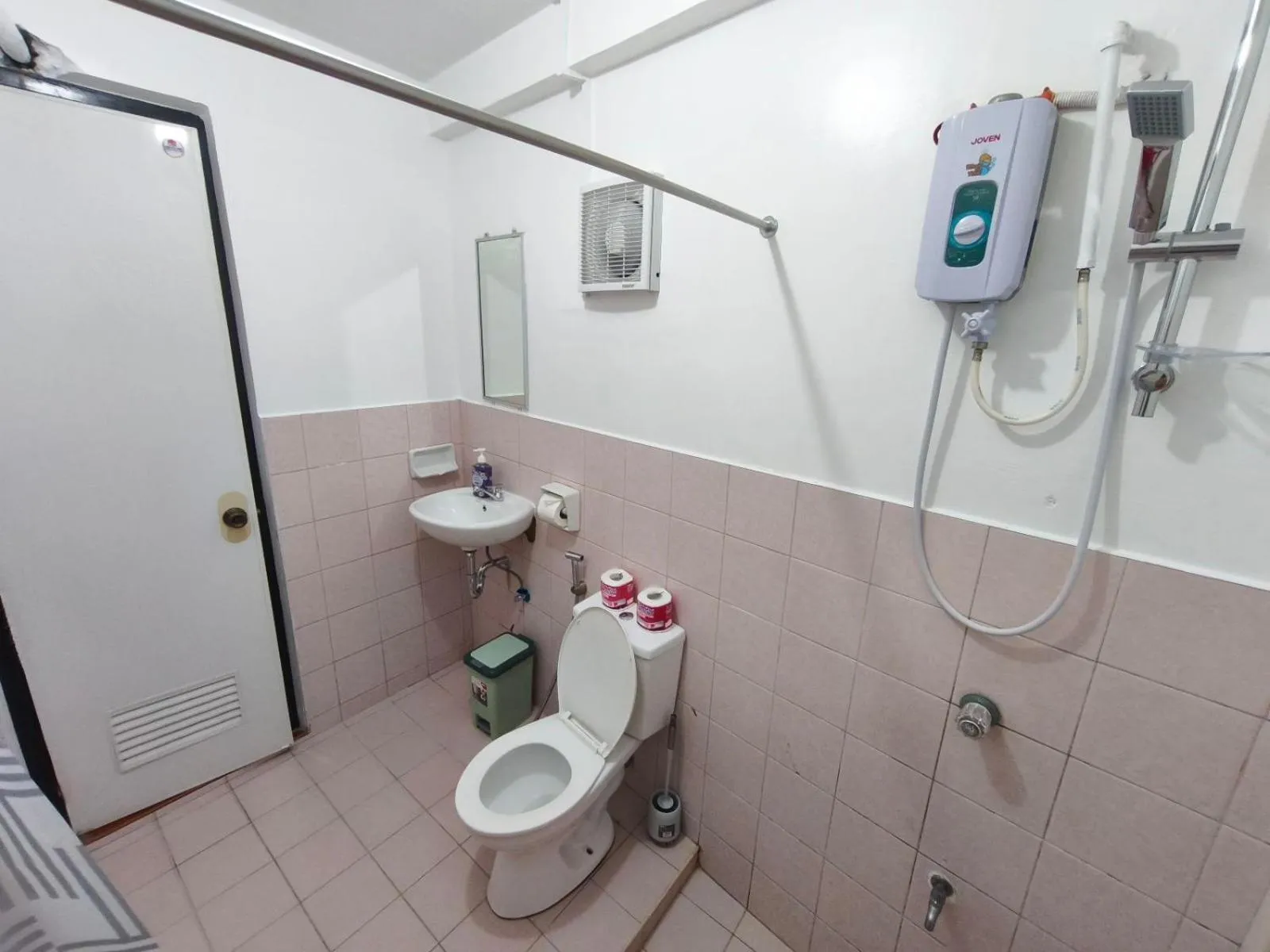 Bathroom in Lalaguna Villas Luxury Dive Resort and Spa