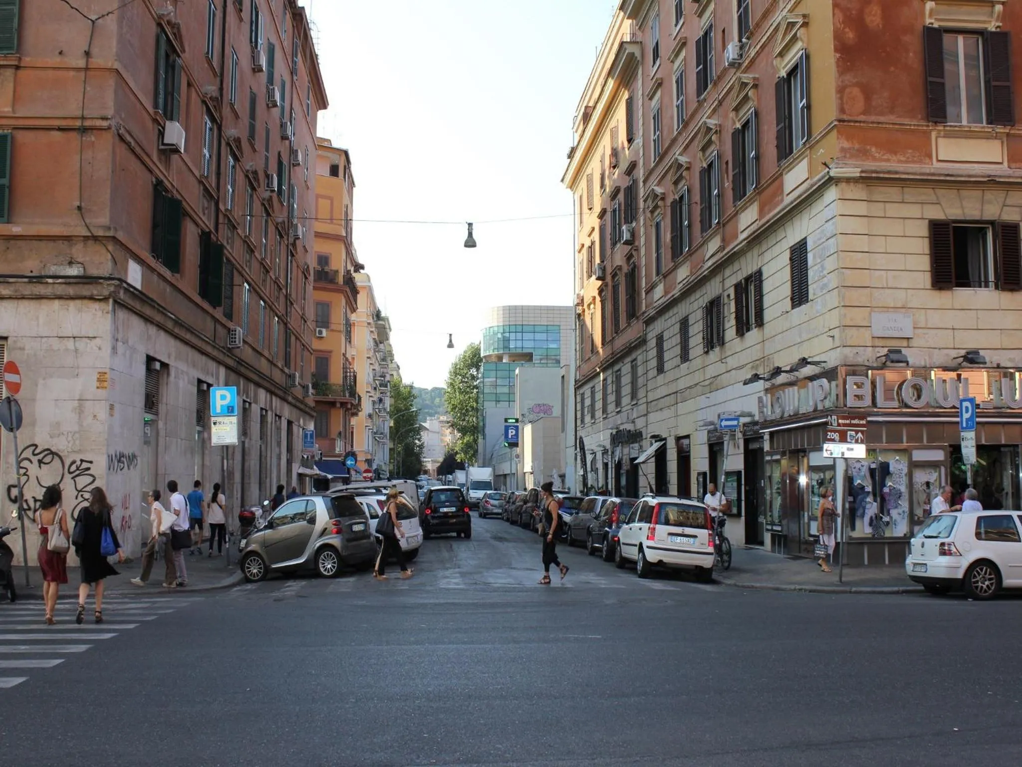 Restaurant/places to eat in Candia Inn Vatican