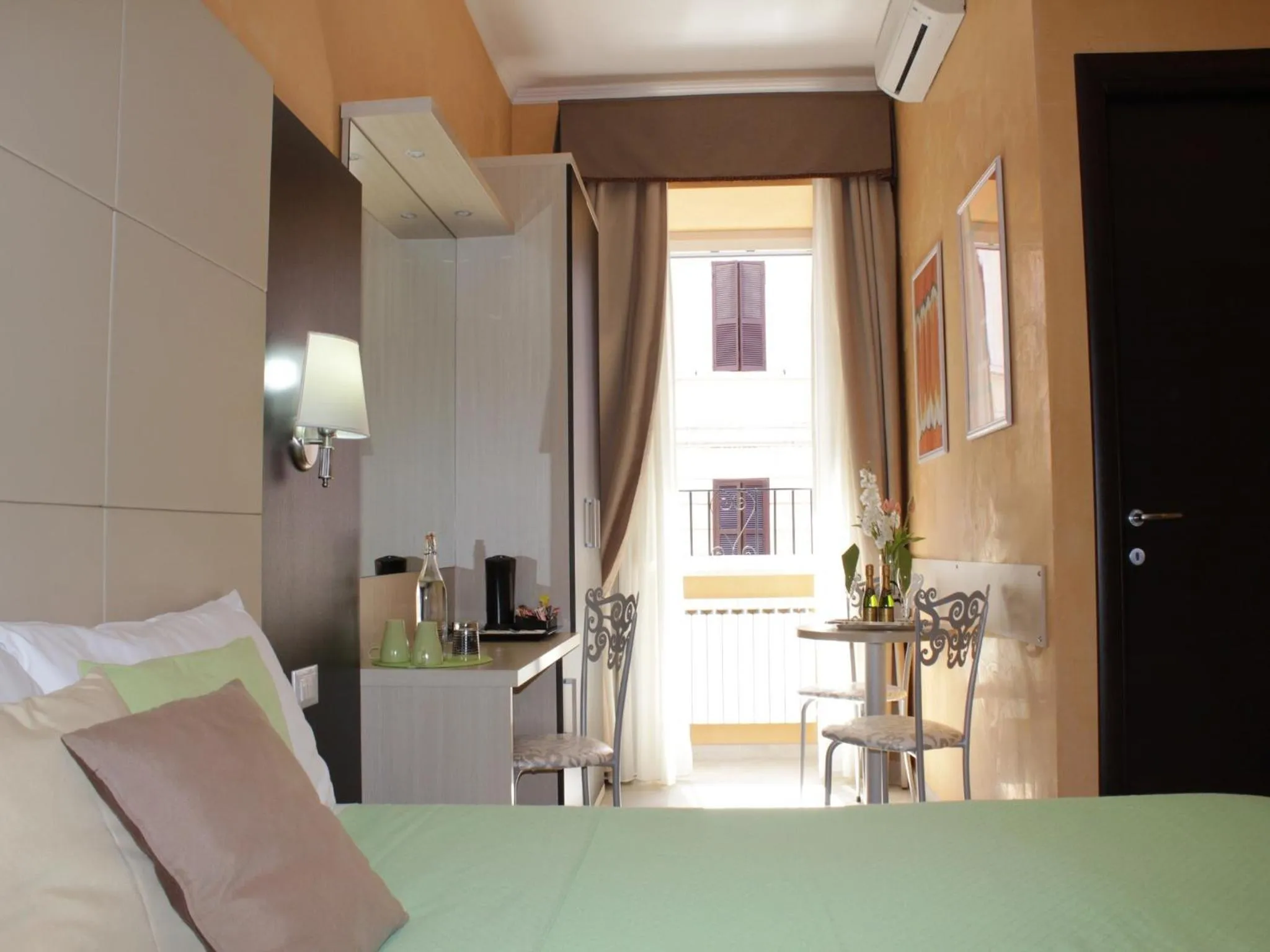 Photo of the whole room, Bed in Candia Inn Vatican