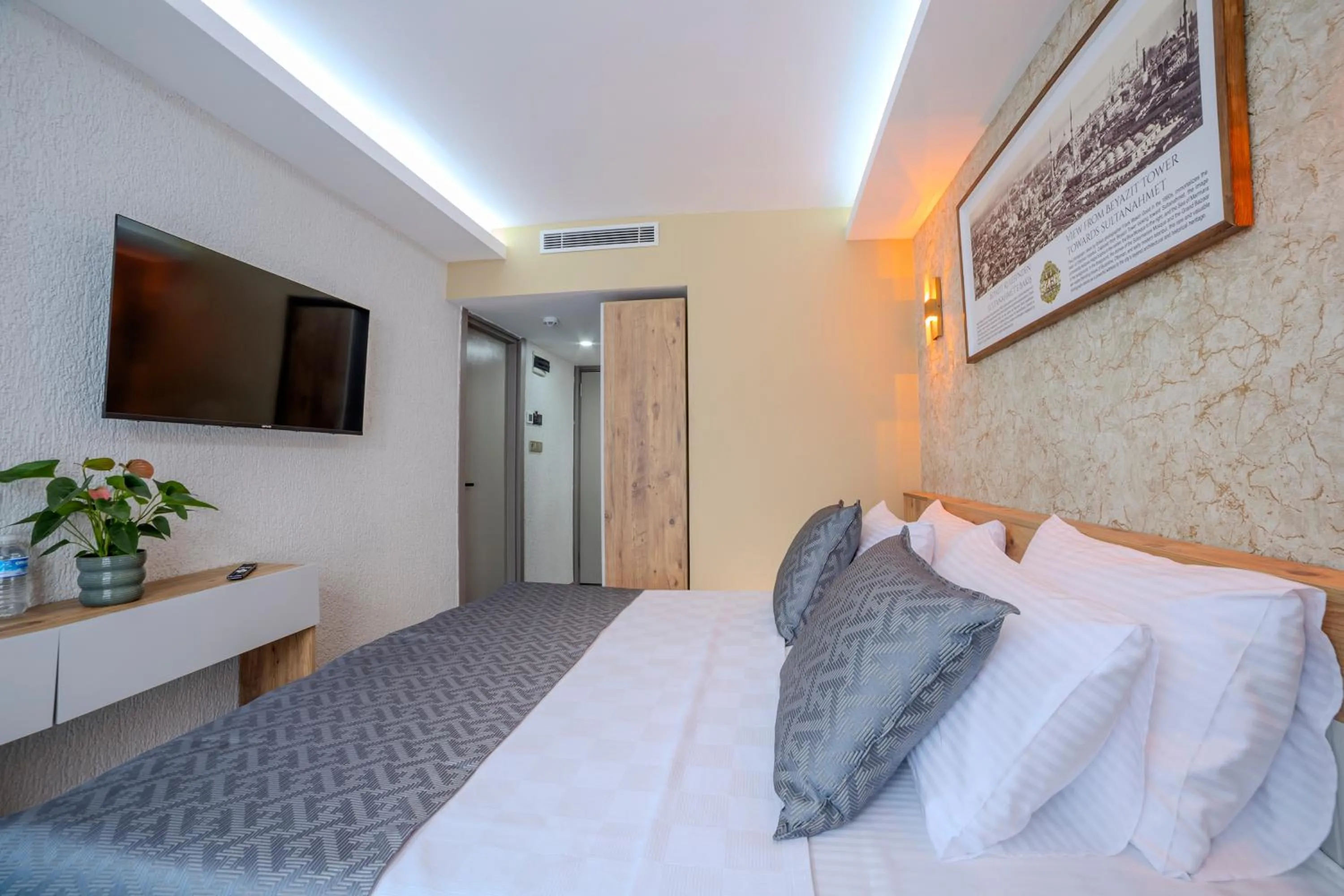 Photo of the whole room in Özer Palace Hotel