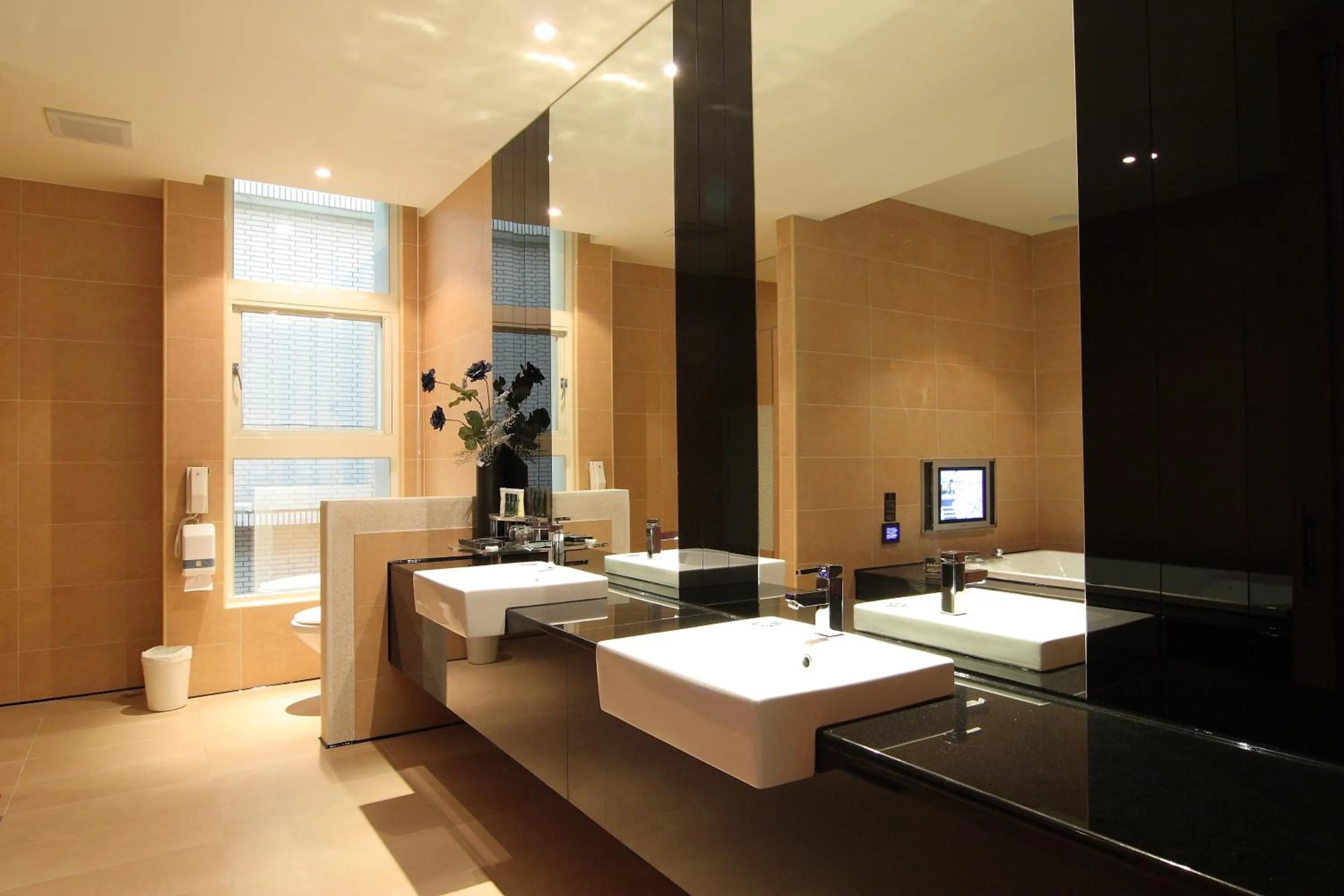 Toilet in Belle Song Motel