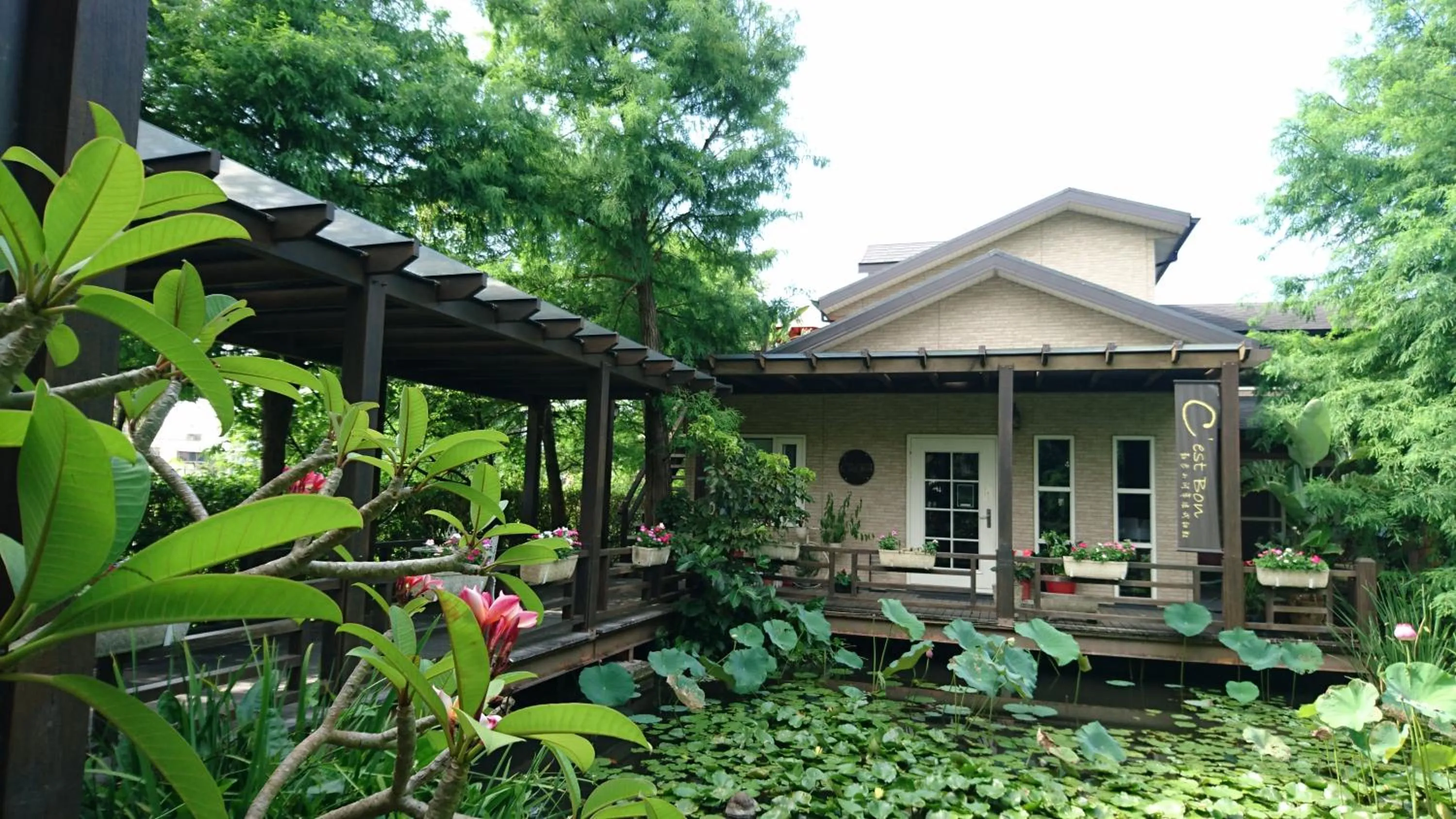 Garden view in Spring Villa