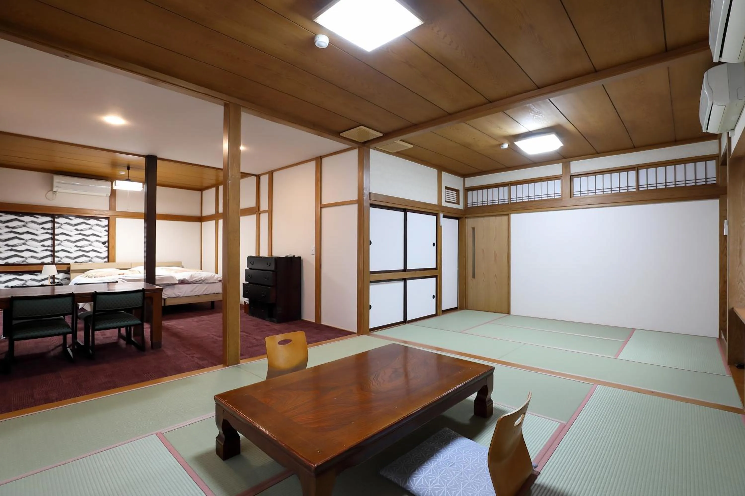 Photo of the whole room in Tsukasaya Ryokan