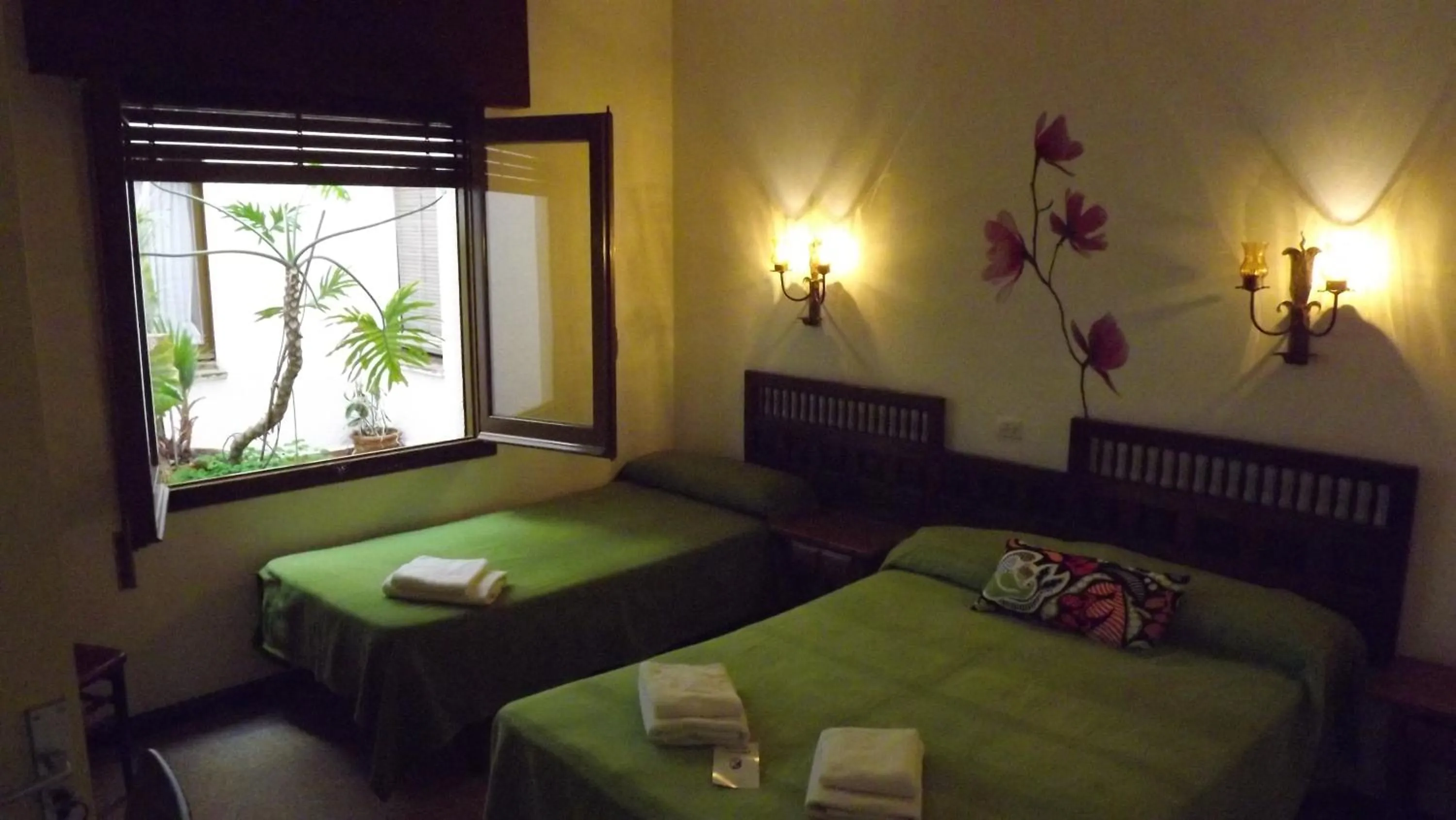 Photo of the whole room, Bed in Hotel Miami