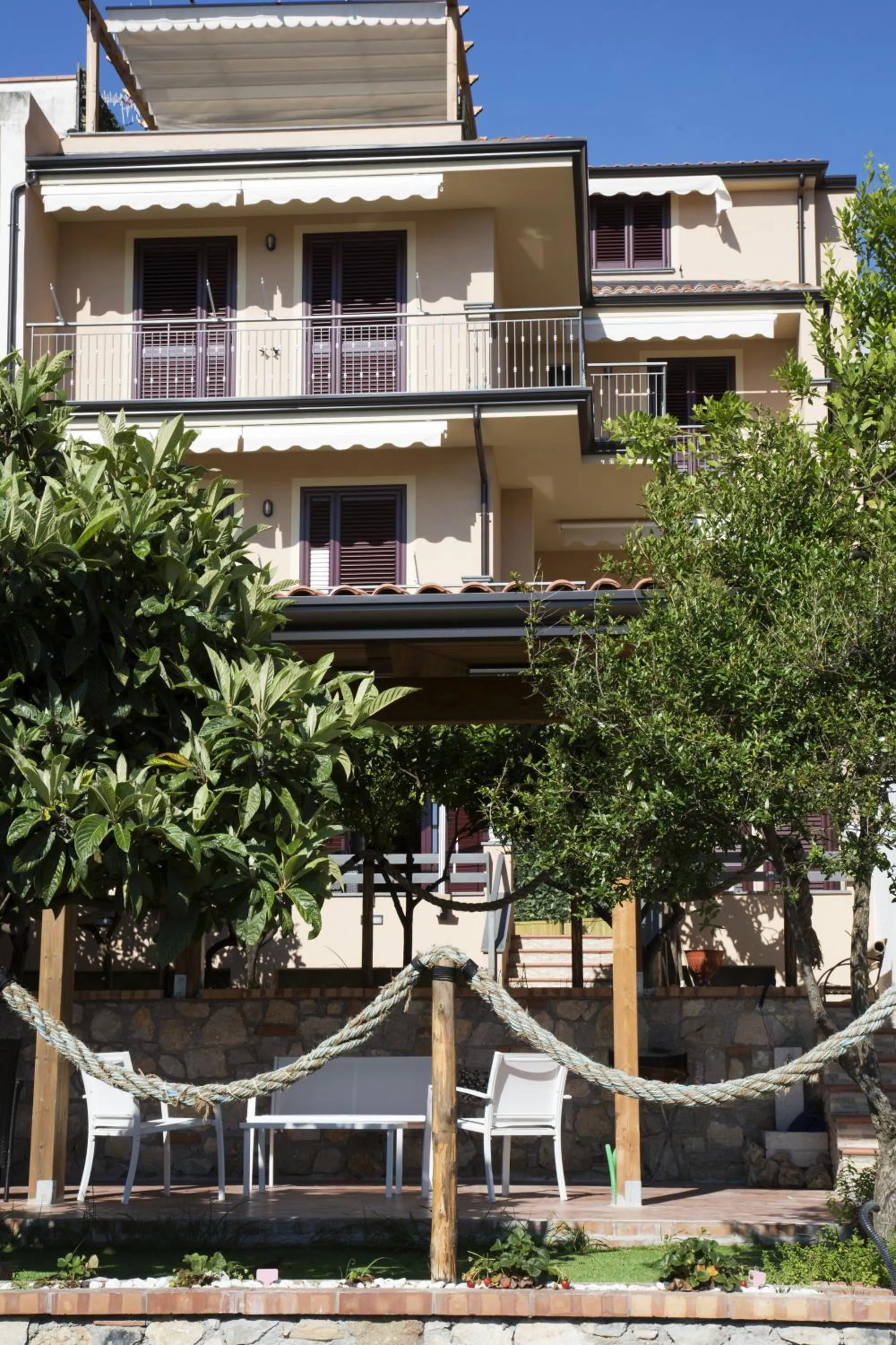 Property building in Meublé Leonetti